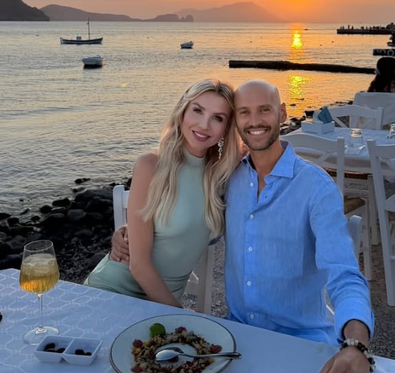 El piloto junto a su esposa