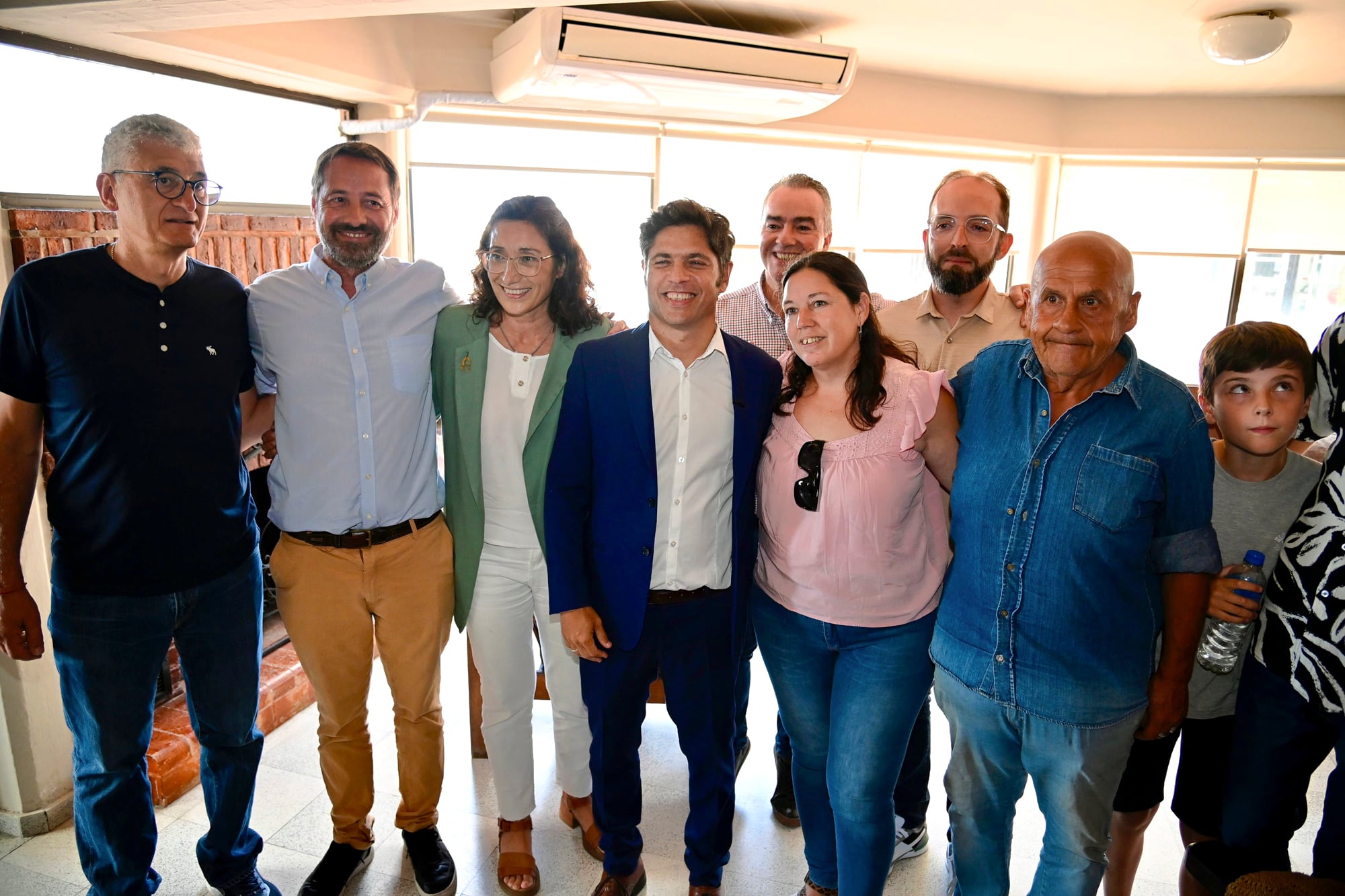 Axel Kicillof llegando a la reunión con intendentes bonaerenses en Villa Gesell.