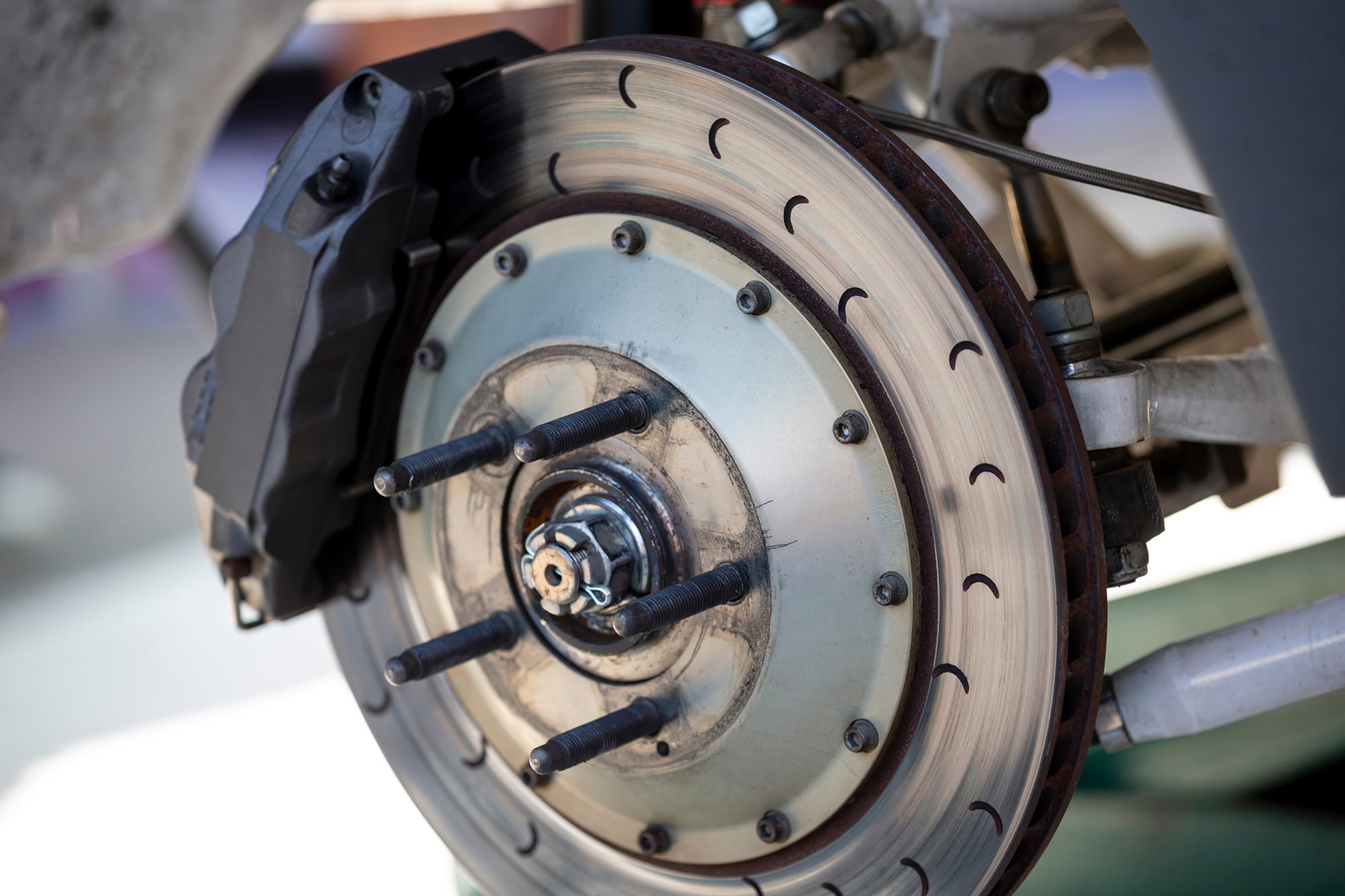 El especialista explicó la diferencia entre las pastillas de freno de los autos a combustión y eléctricos