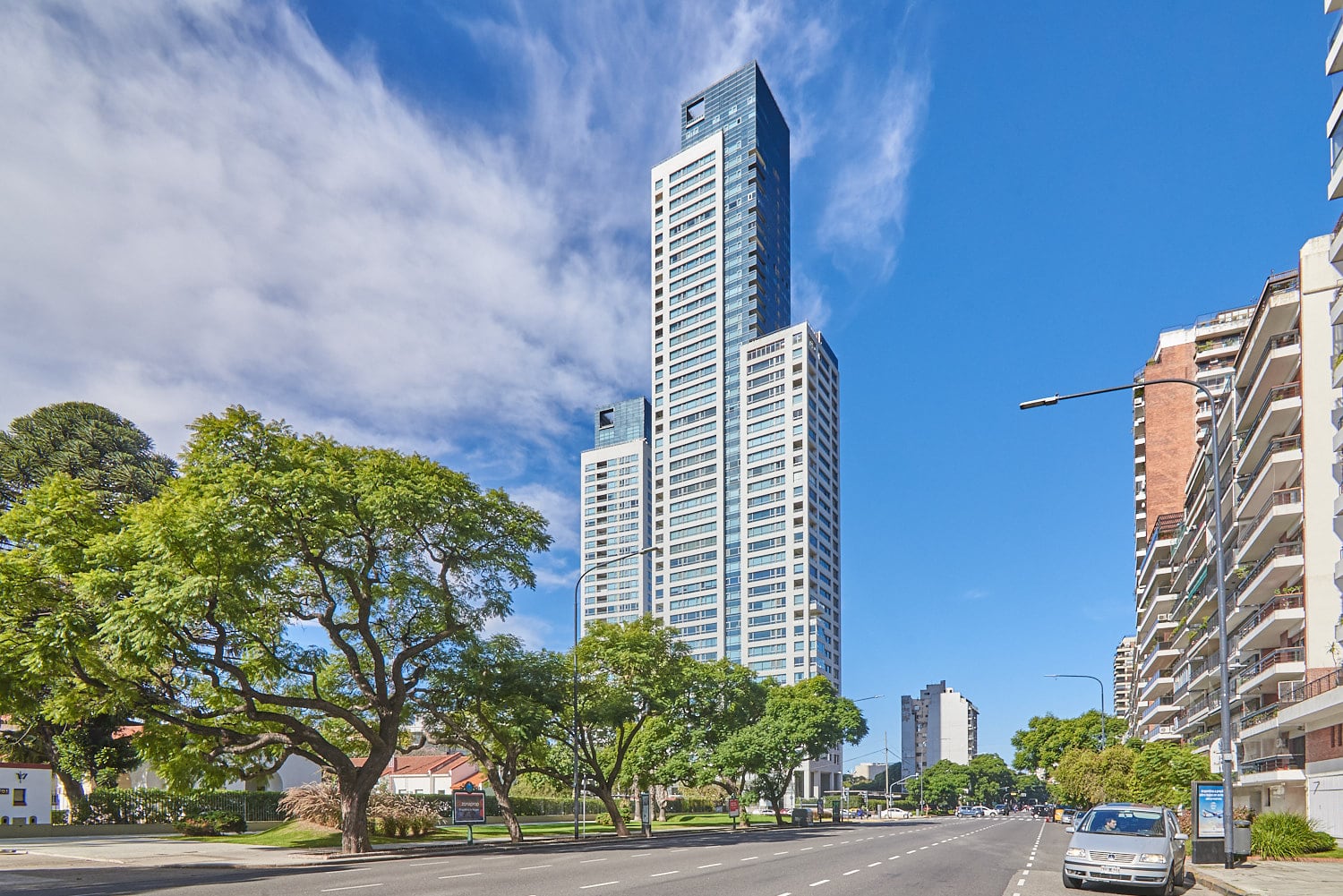 El complejo está compuesto por dos torres residenciales de 30 y 45 pisos