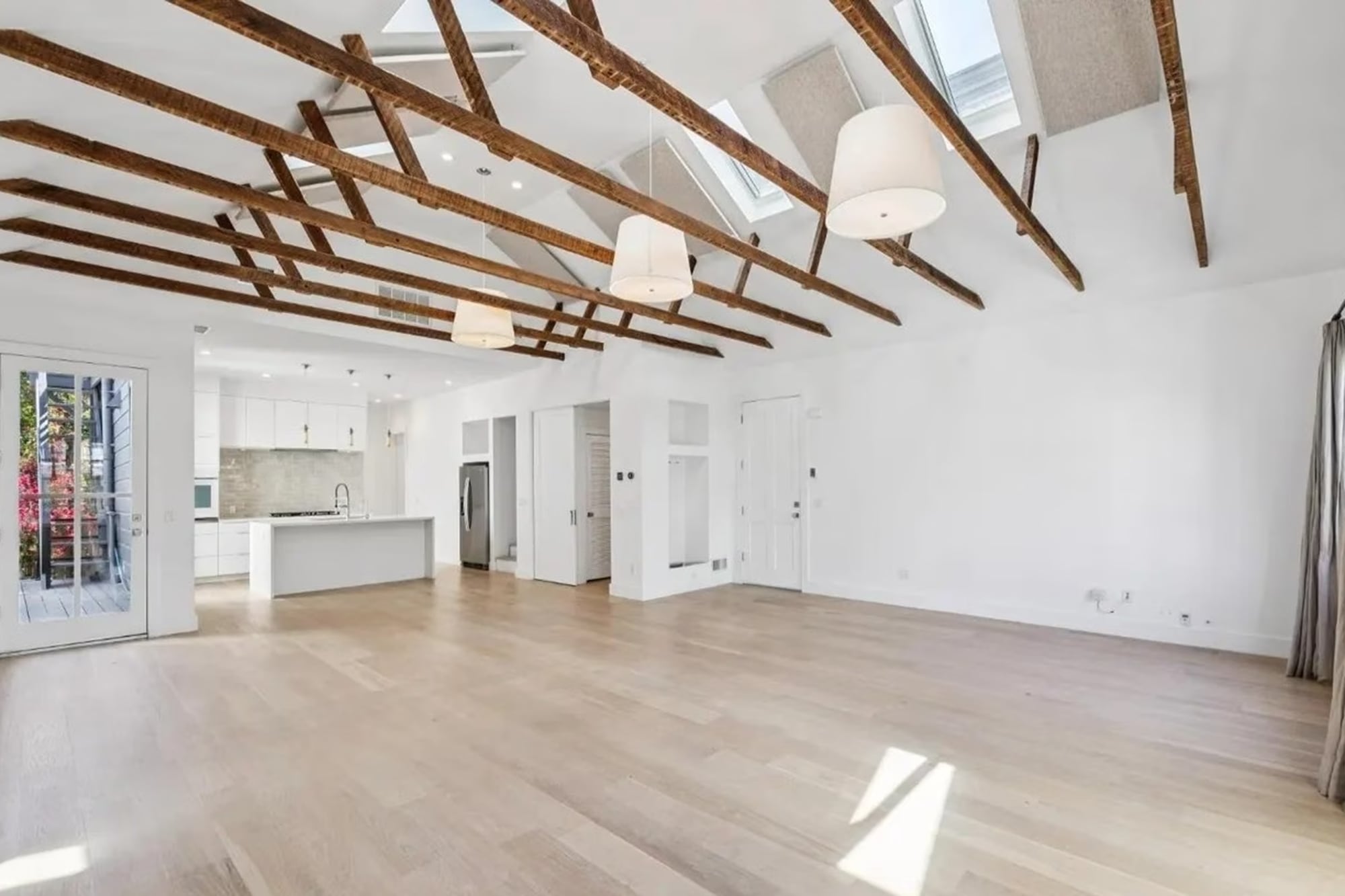 La sala de estar se convirtió en el centro de operaciones para las primeras etapas de la compañía