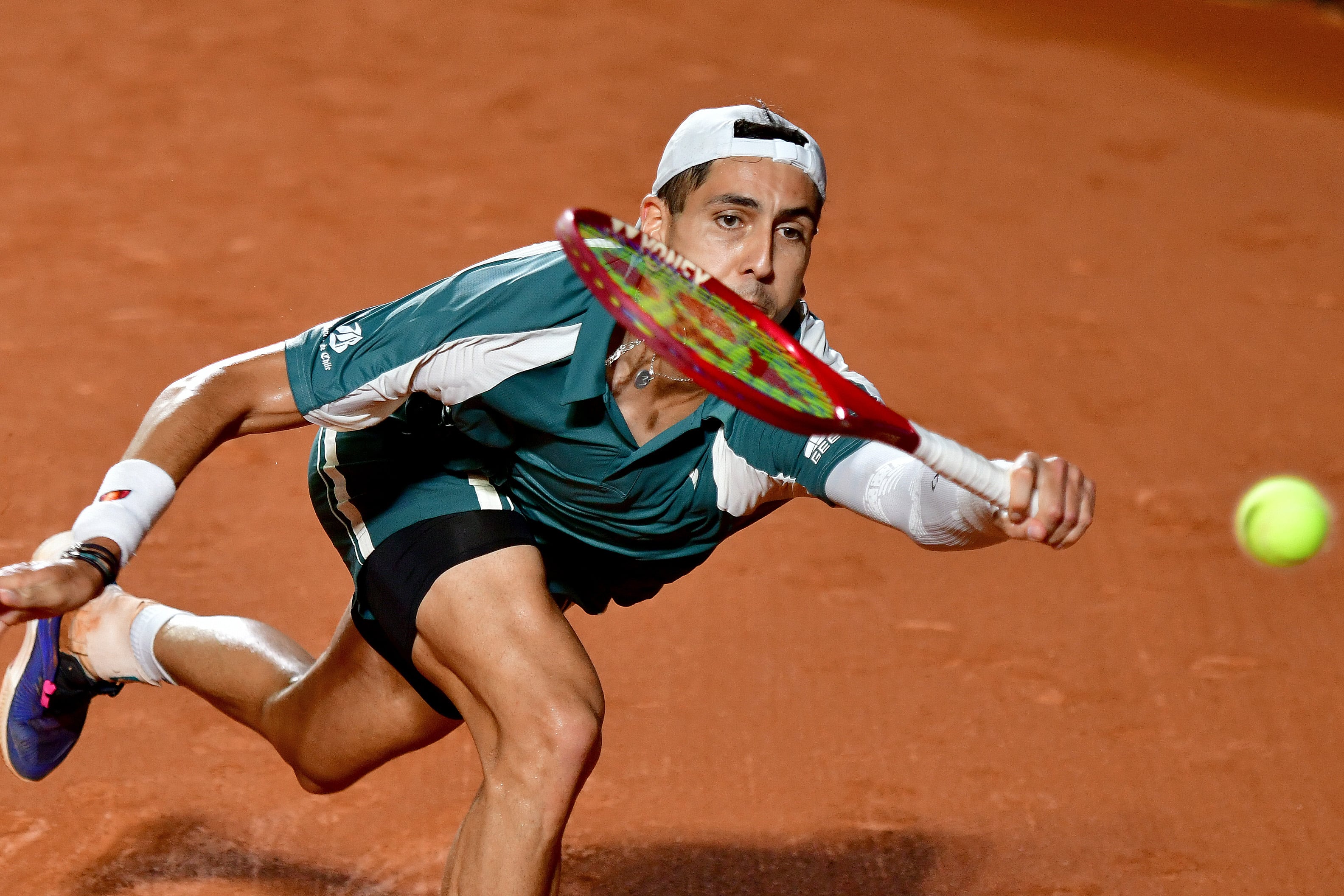 Alejandro Tabilo ganó el primer set ante Etcheverry, pero el platense terminó remontando el desafío en el Río Open