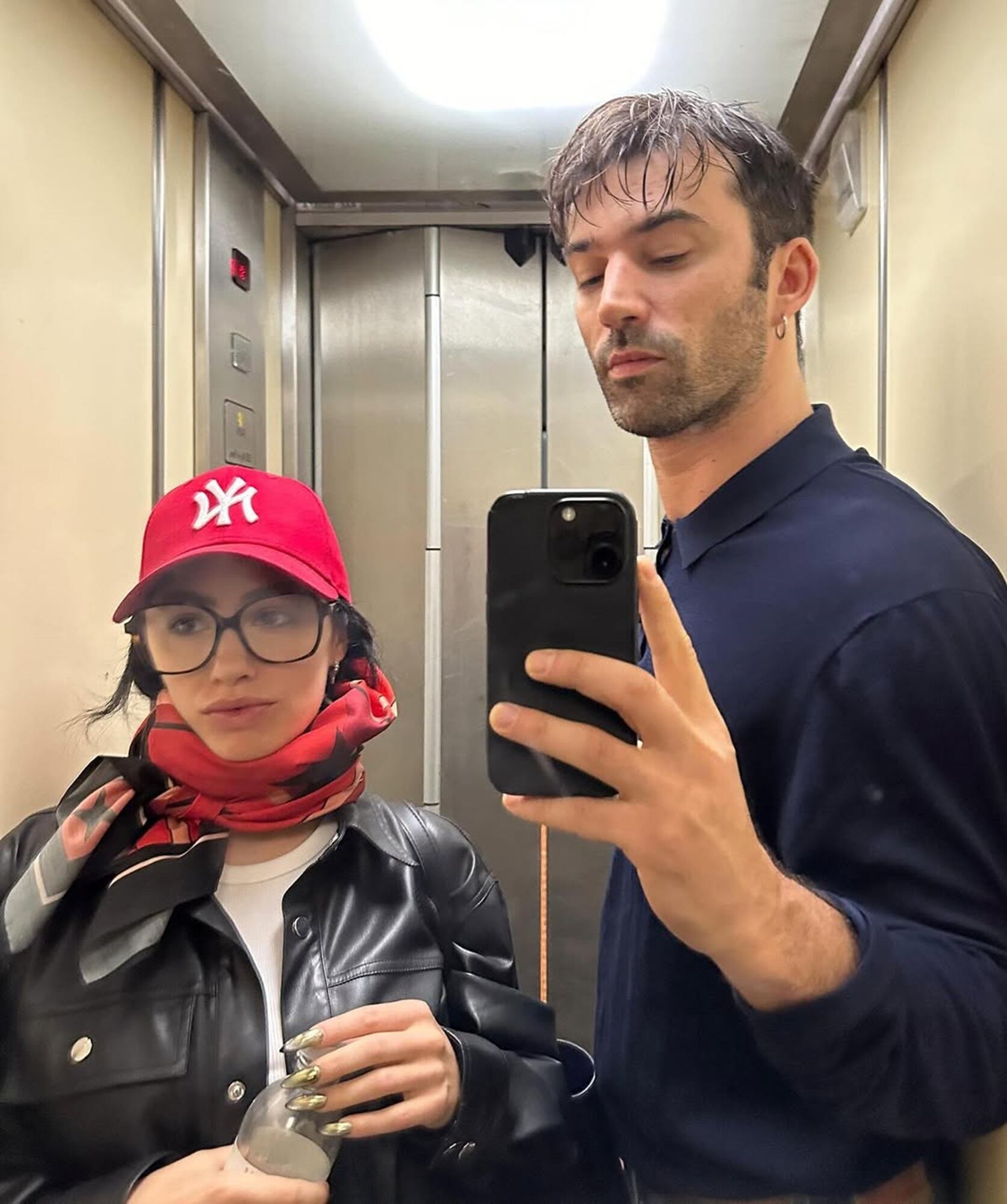 Días después, Rosemblat viajó a España y se encontró con su novia para acompañarla en los shows