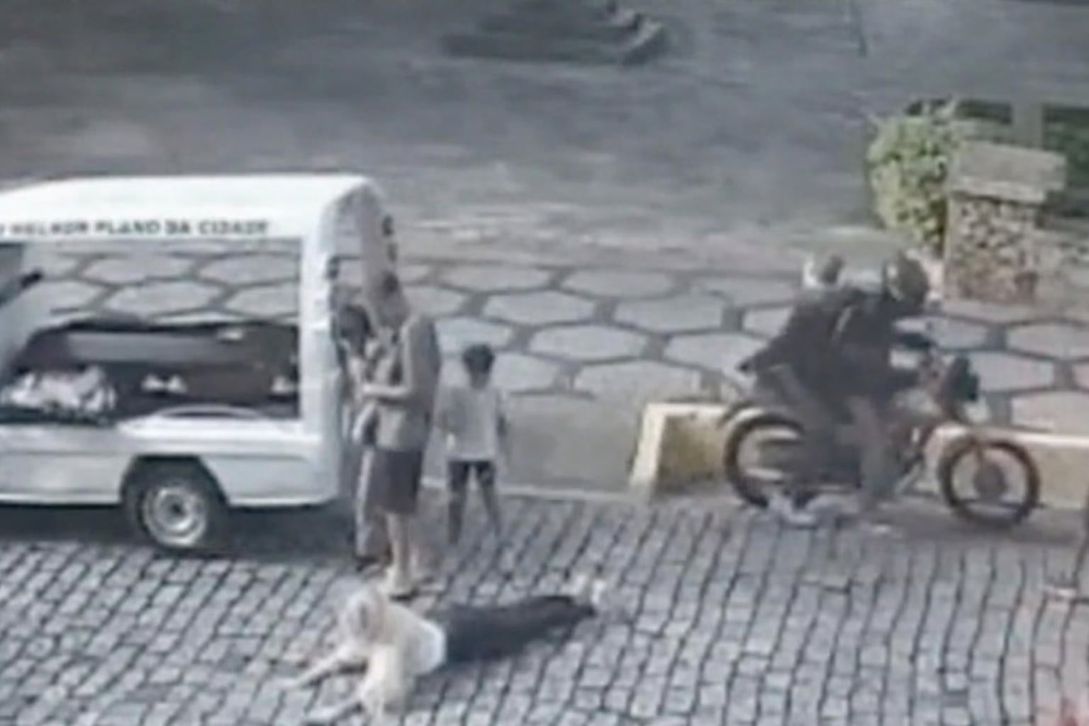 Video impactante: el momento en que balearon a una modelo de OnlyFans en medio del velorio de su madre