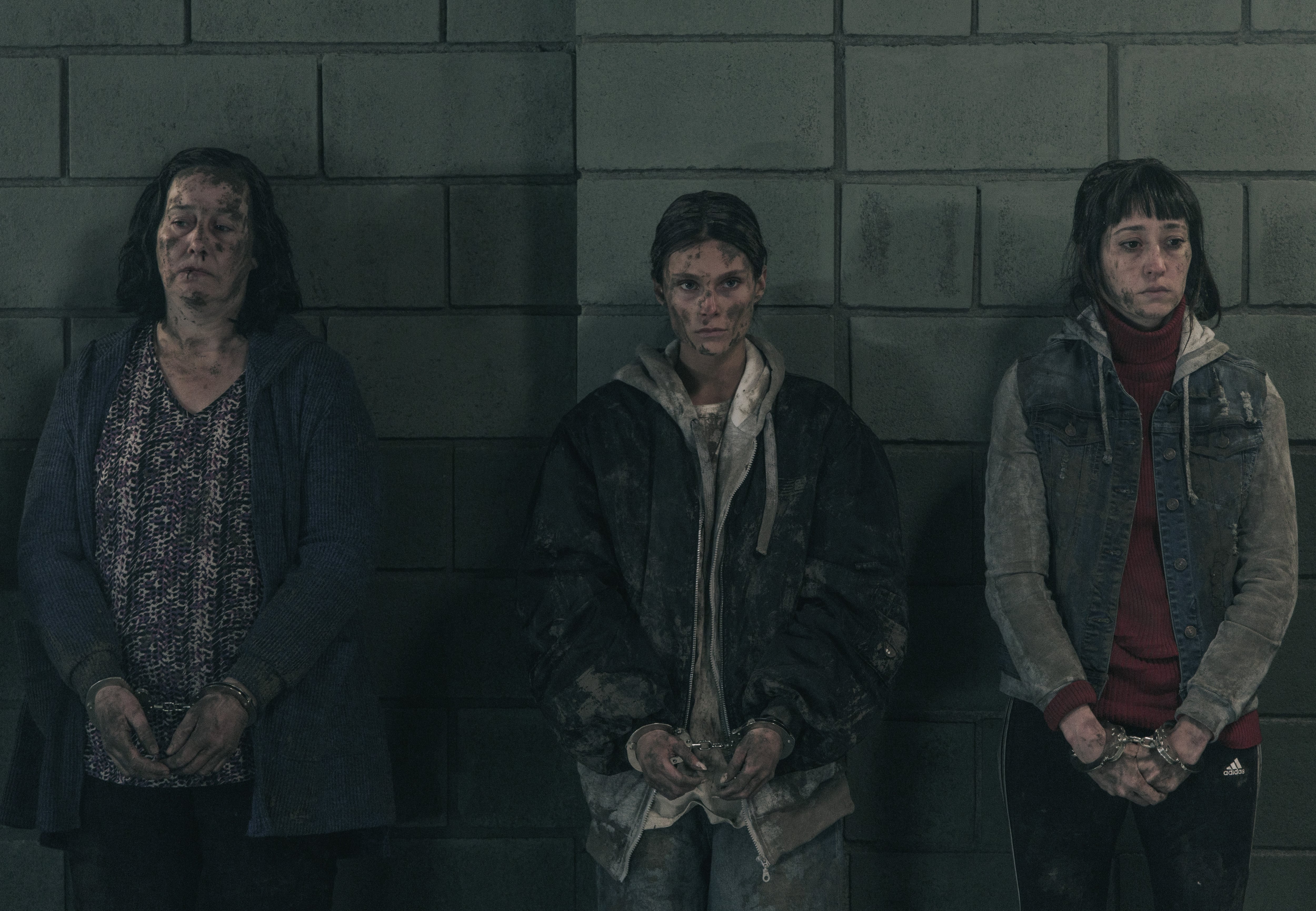 Ana Garibaldi, Valentina Zenere y Camila Peralta en una escena de En el barro