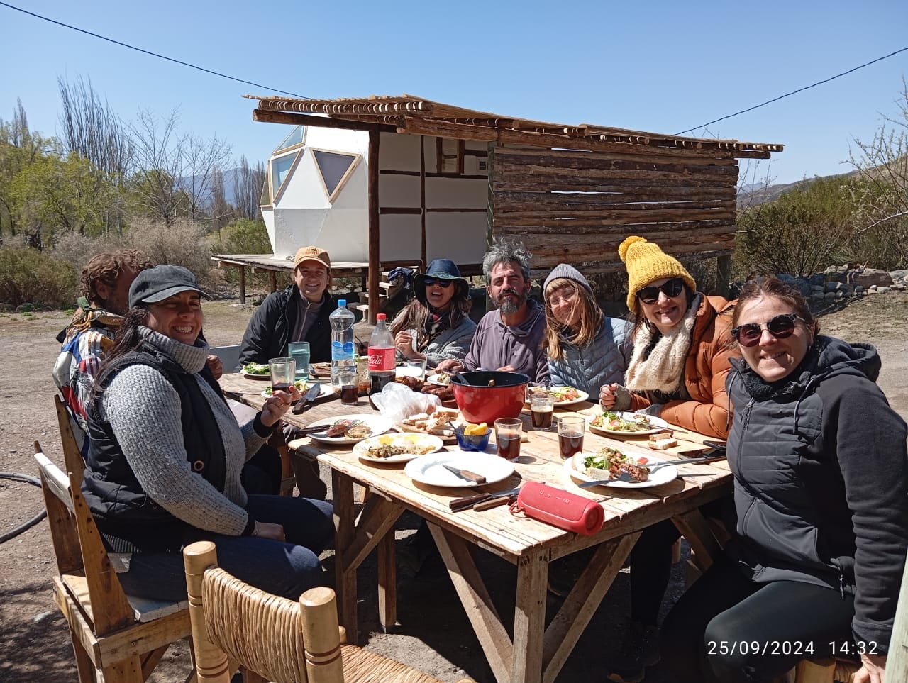 En uno de sus clásicos almuerzos en el voluntariado de Potrerillos