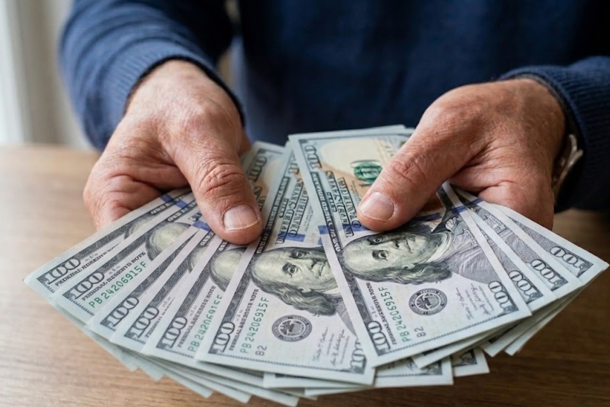 Dólar hoy y dólar blue hoy, precio en vivo: a cuánto cotizan este lunes 6 de abril