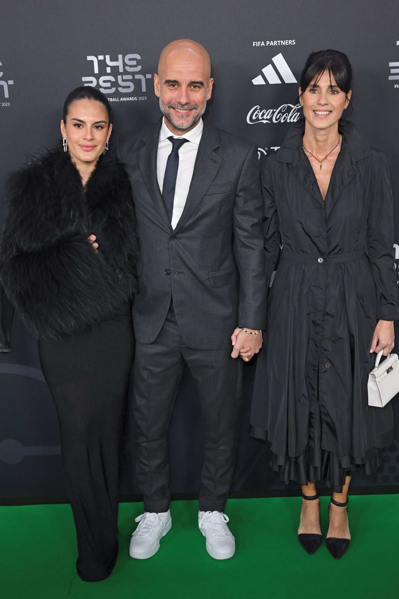 En enero de 2024, en la gala de los premios The Best FIFA Football Awards en el Apollo Theatre de Londres. En ese evento, Pep recibió el premio al mejor entrenador masculino de la FIFA. Los tres Guardiola que asistieron –no fueron ni Màrius (23) ni Valentina (18), los otros hermanos de María– llevaron looks en tonos oscuros