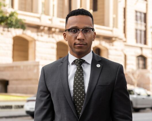 Christian Menefee se impuso en las elecciones del Distrito 18 de Texas
