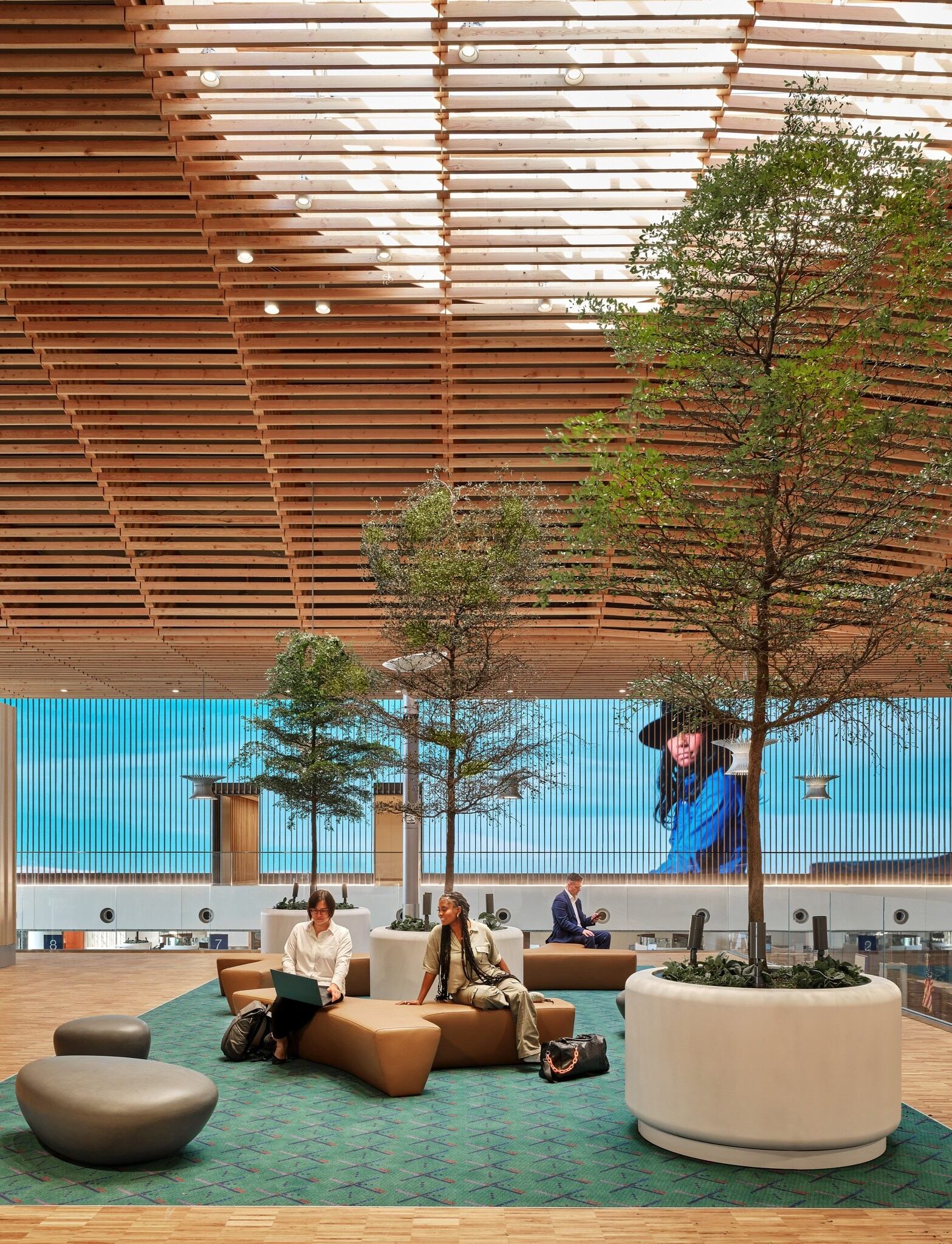 El ambiente del barrio no es lo único que los viajeros encontrarán familiar