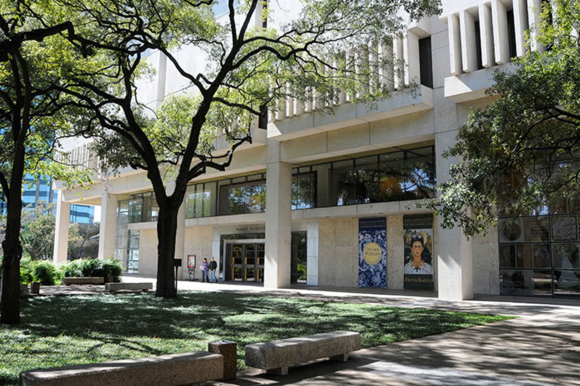 El gobernador Greg Abbott recordó que la Semana de Solicitud Universitaria Gratuita se realiza entre el 12 y el 18 de octubre de 2026