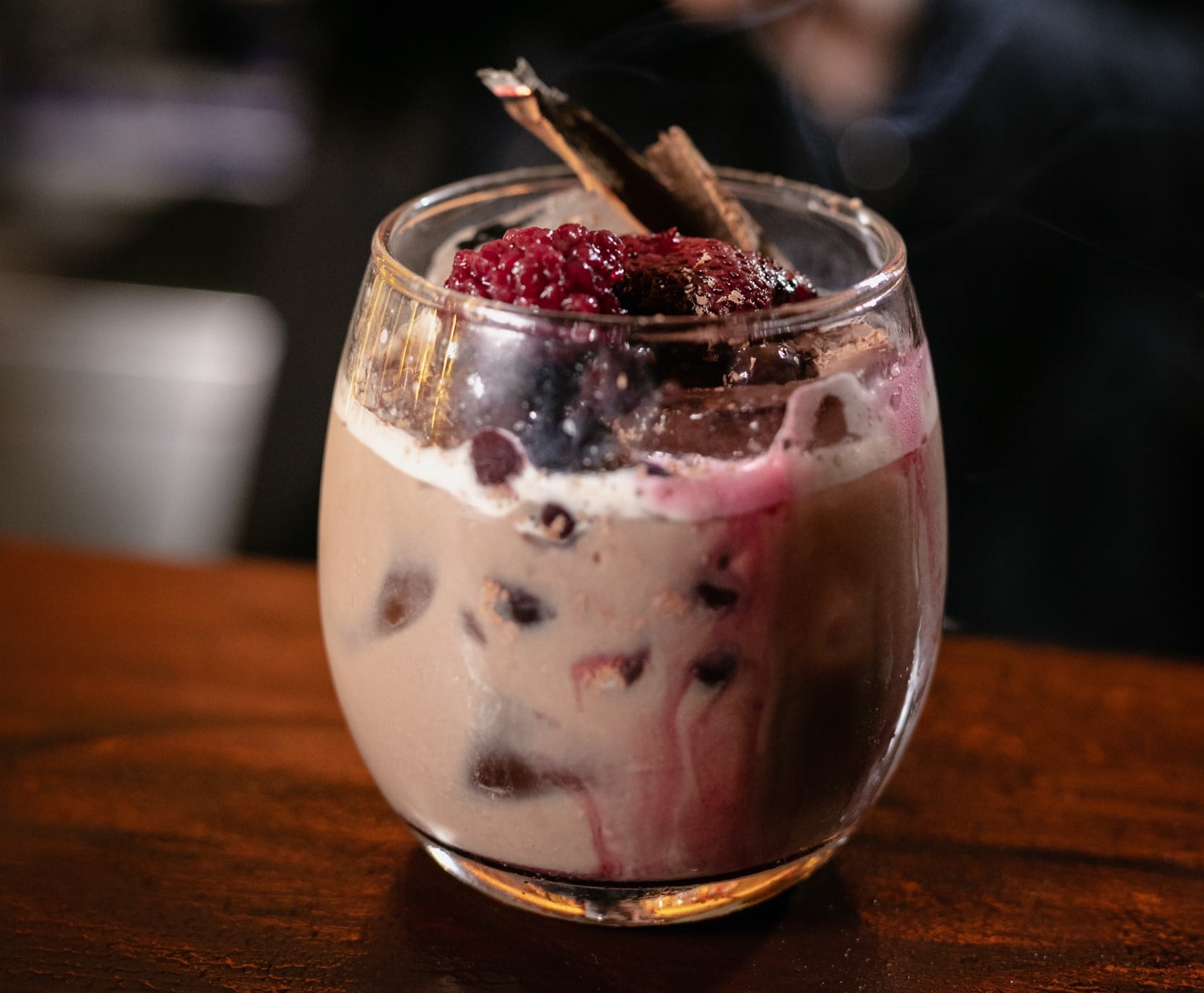 Rufina, con ron, mix de cítricos, maracuyá, frutos rojos y soda, en Ronconcon