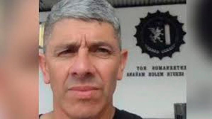 Fue víctima de un robo, agarró una pistola y al perseguir a los ladrones mató a un policía