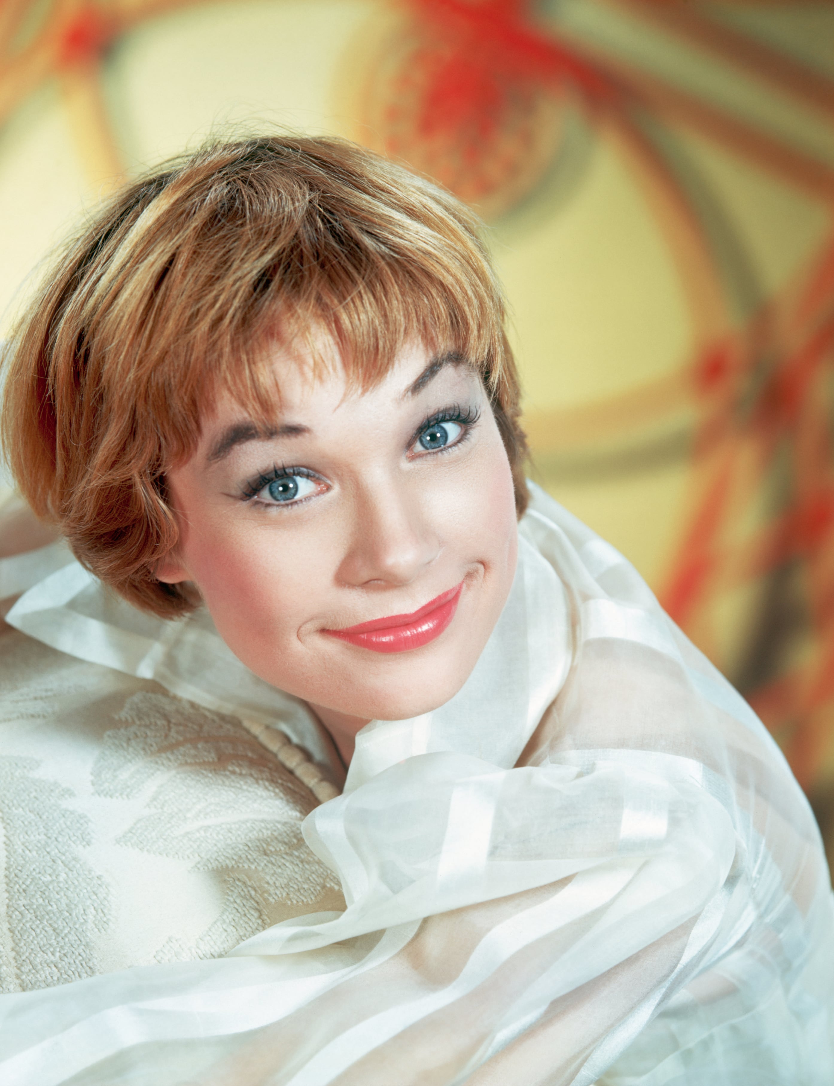 Shirley MacLaine en una fotografía promocional del film Dios sabe cuánto amé