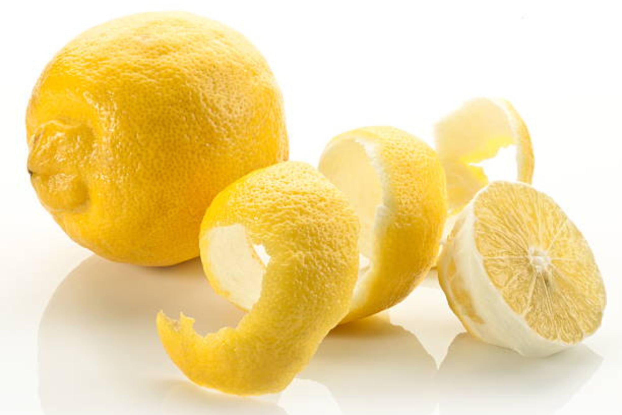 El truco de la ralladura de limón para espantar a los insectos de tu casa