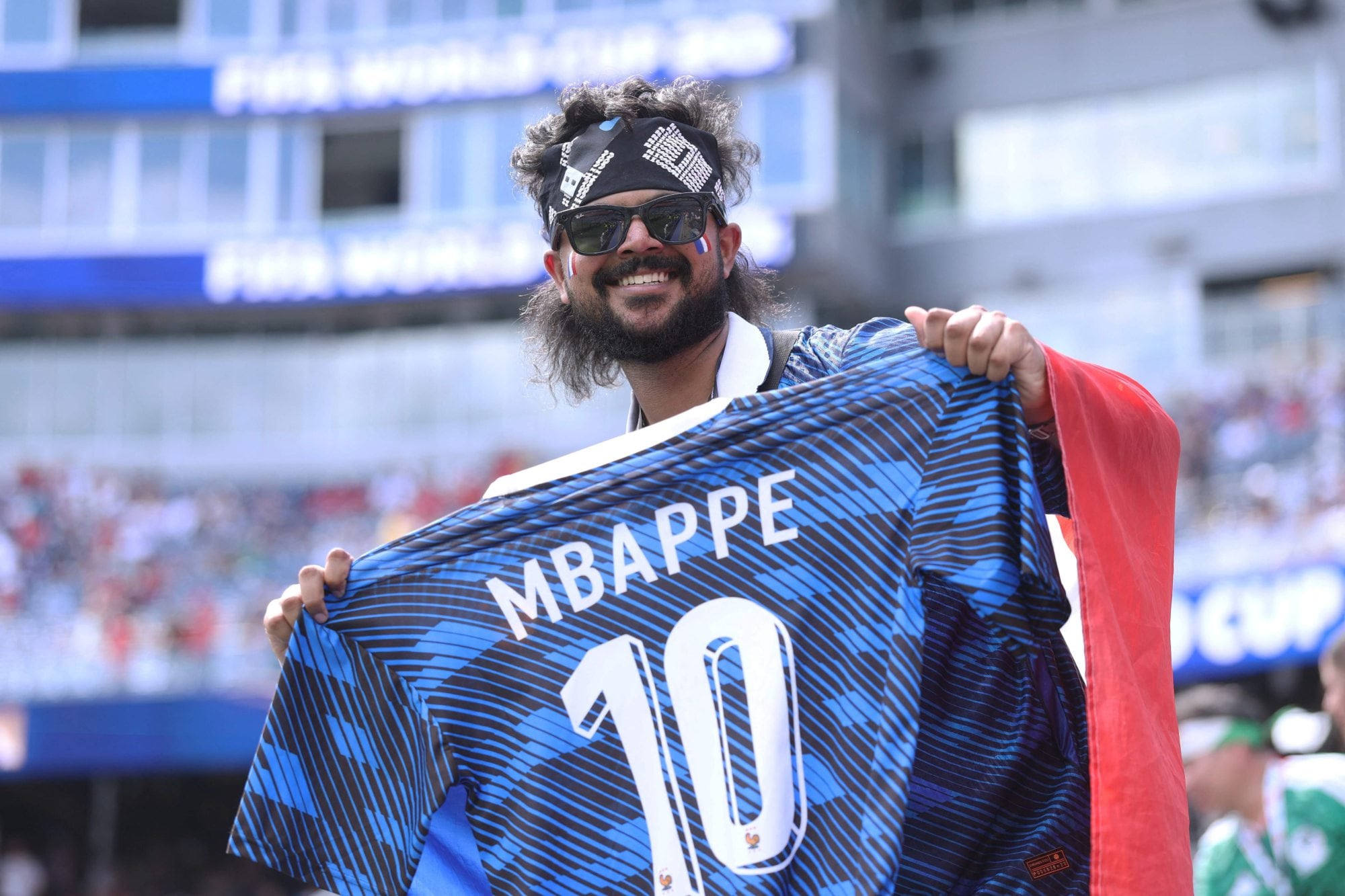 Un fanático francés en el estadio de Boston