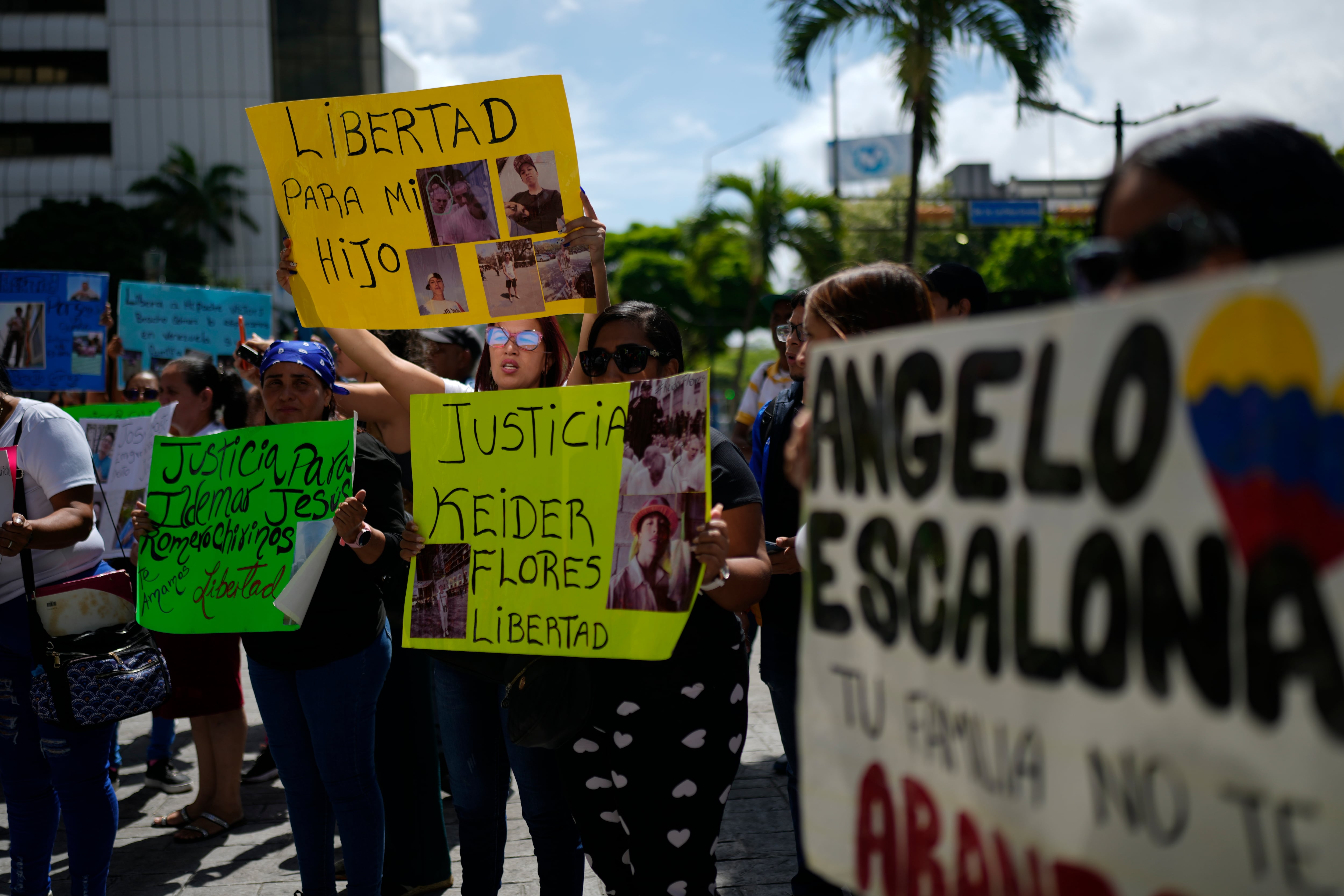 Juez Boasberg ordena a EE.UU. aclarar si financió el encarcelamiento en El Salvador o gestionó repatriaciones