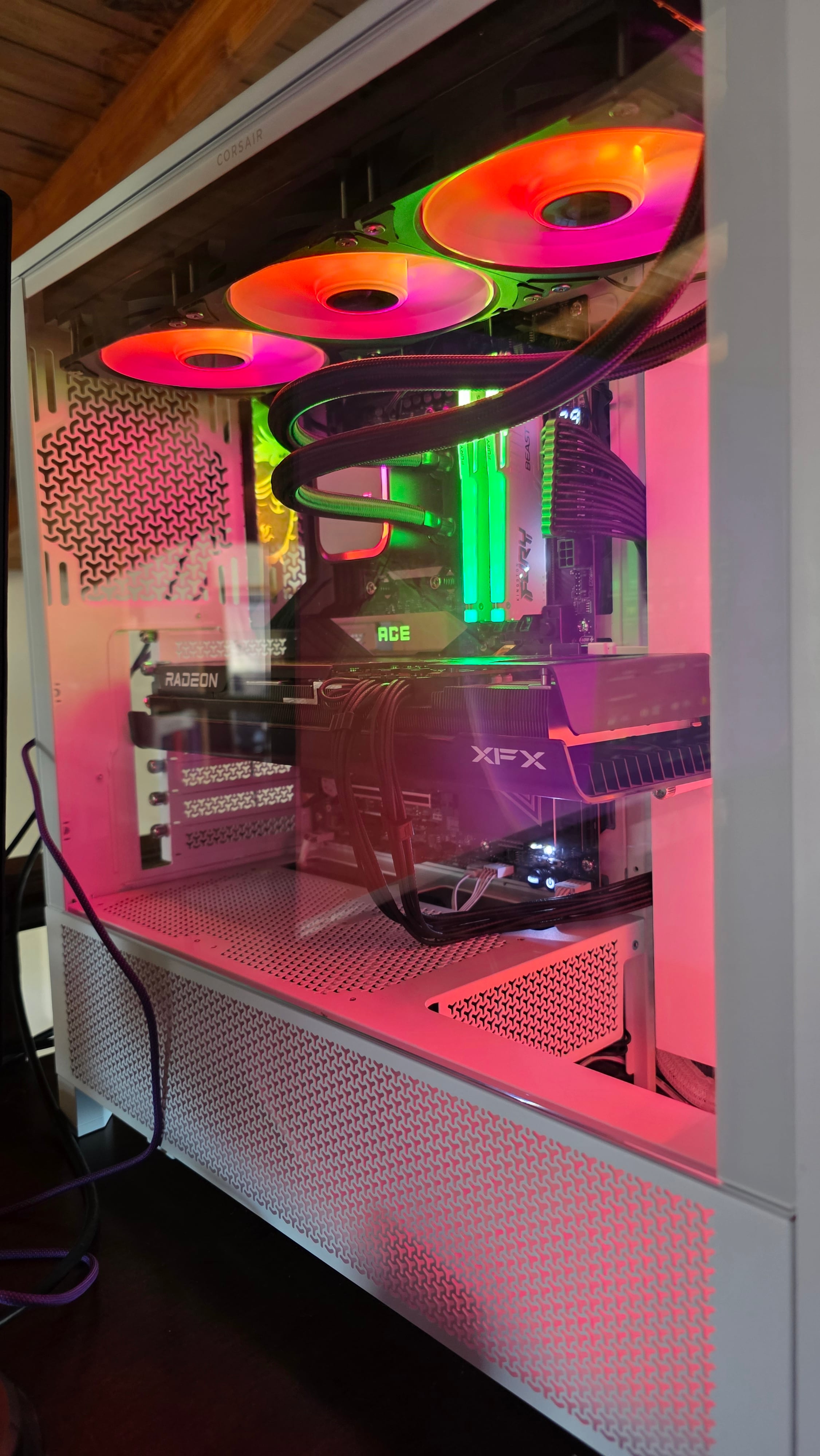Un AMD Ryzen 9 9950X3D2 Dual Edition en el gabinete Corsair Frame 4000D RS ARGB White con refrigeración líquida