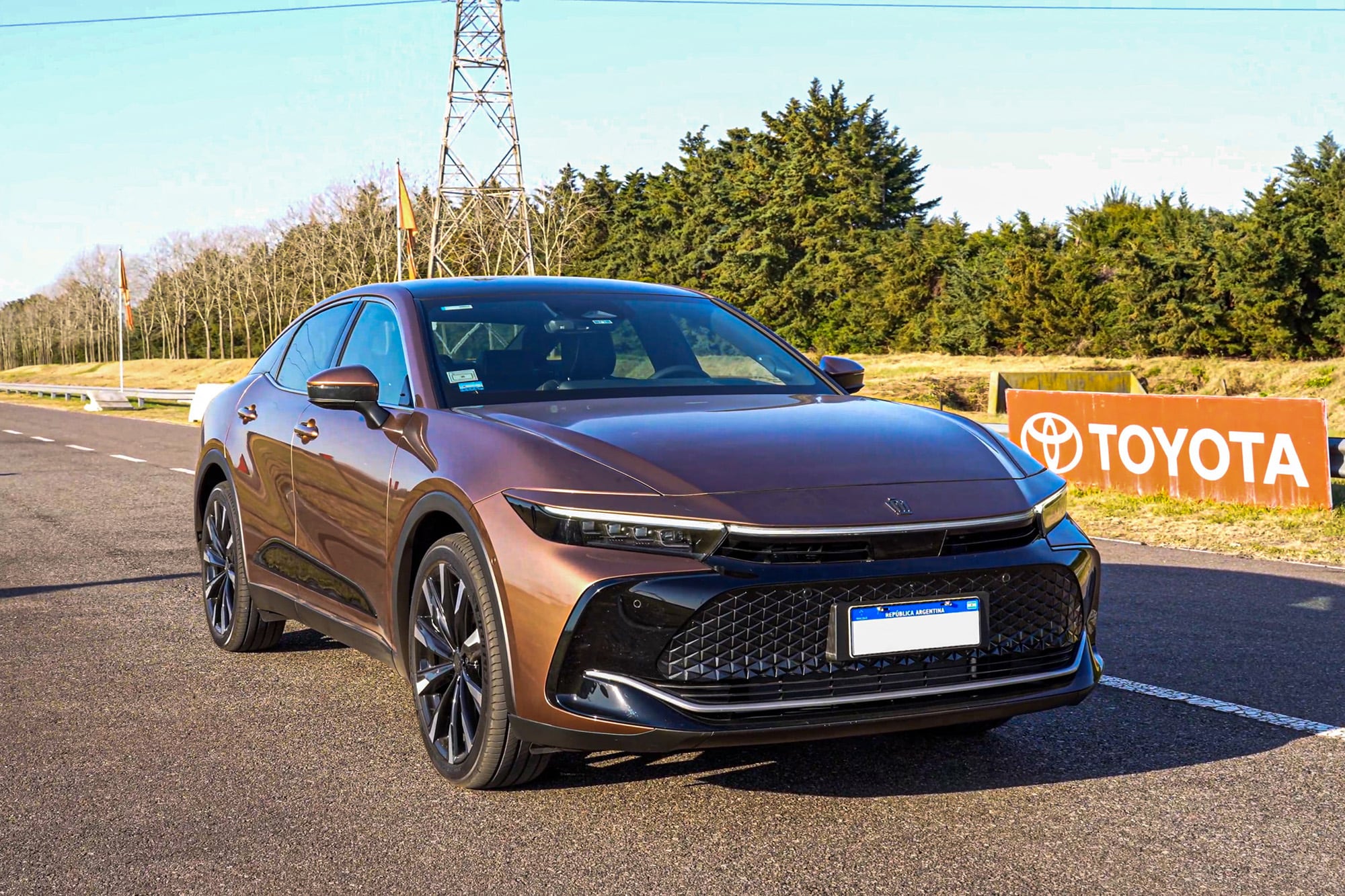 El Toyota Crown ahora está a US$80.500 (unos US$12.500 menos)