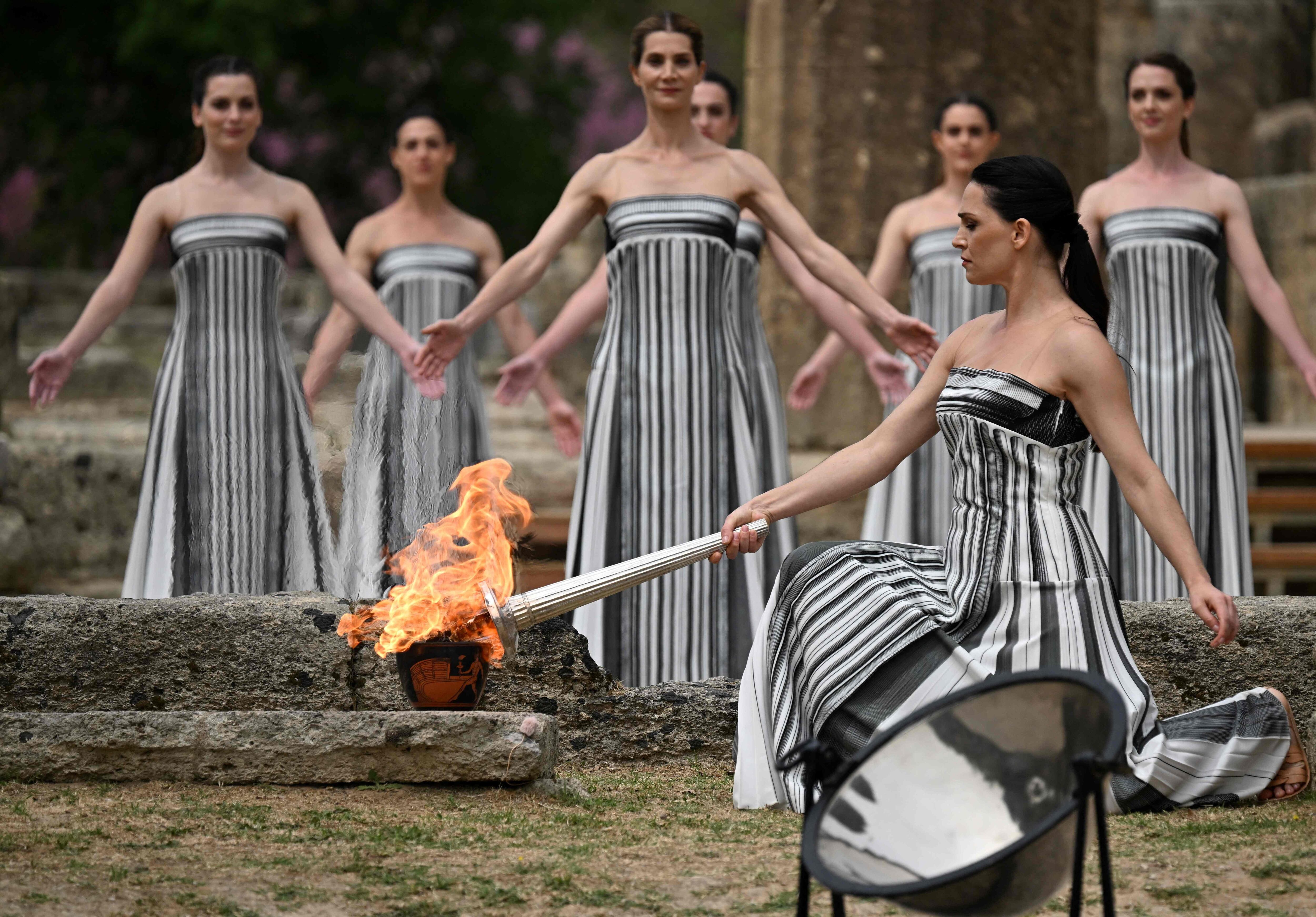Juegos Olímpicos 2024: se encendió la llama en Grecia y parte hacia París