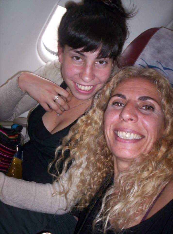 Denise Torres junto a su madre, Mónica Ferrara