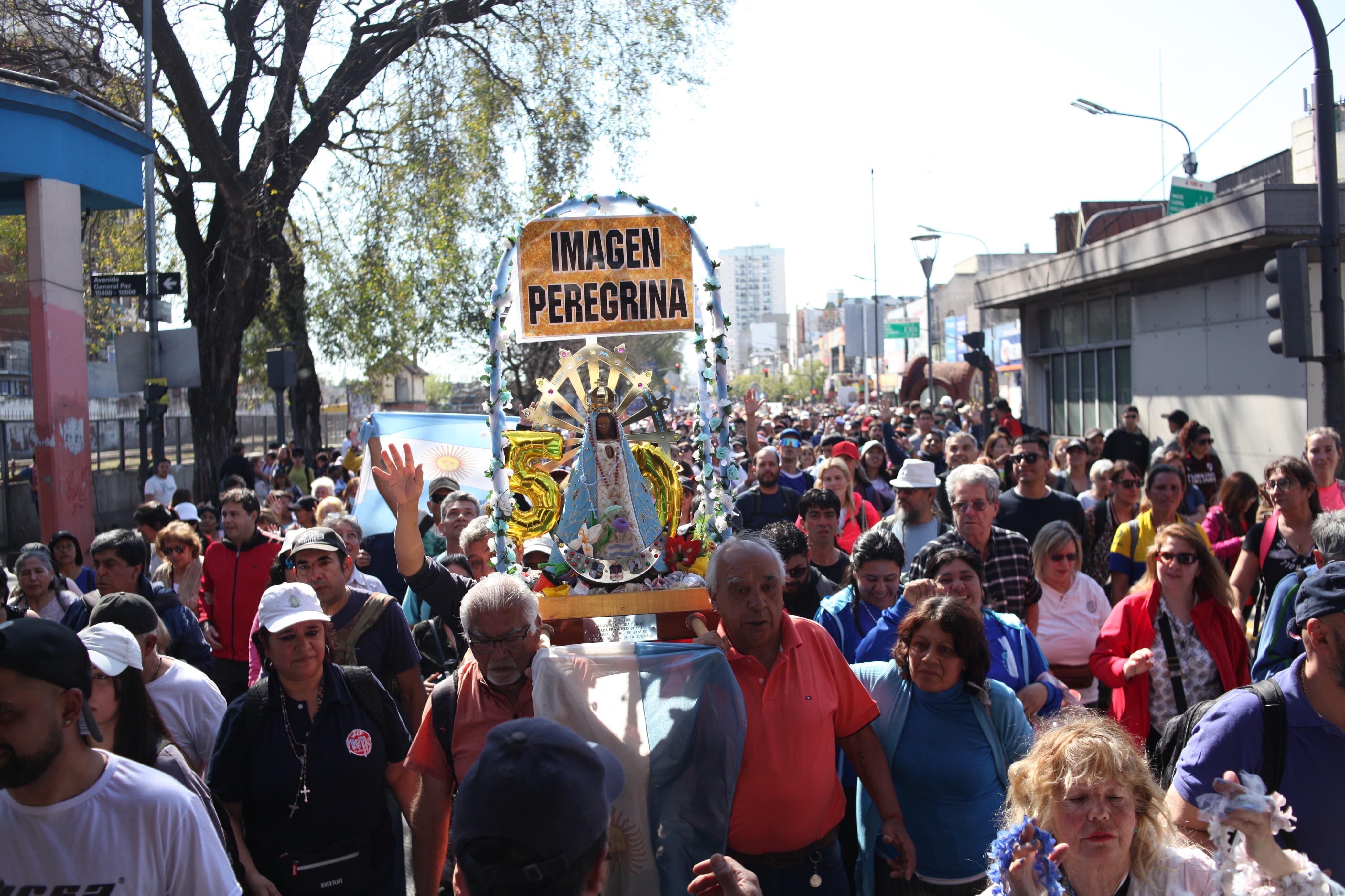 La peregrinación a Luján suele iniciar desde el Santuario San Cayetano de Liniers