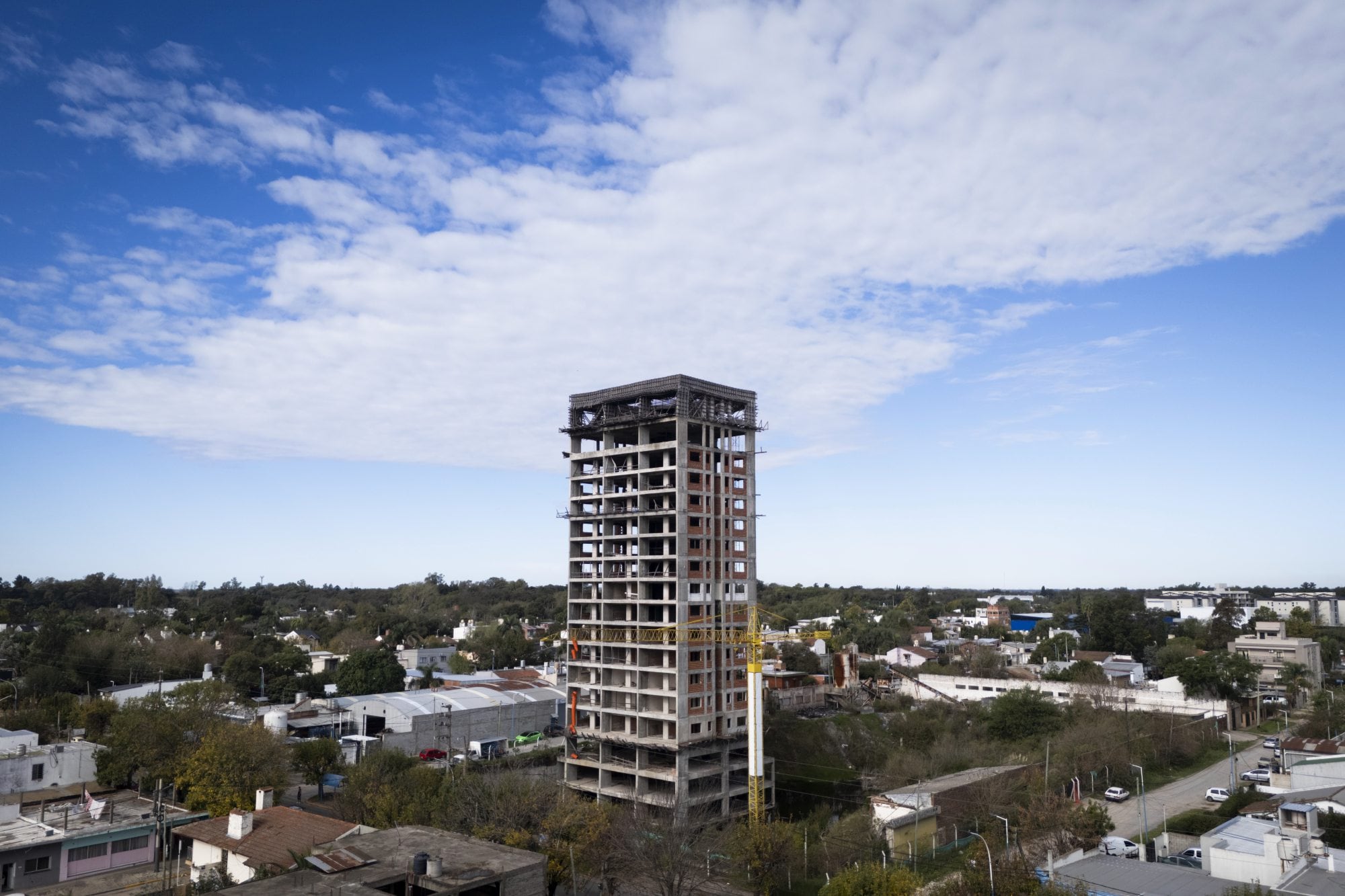 El “elefante blanco” de Escobar: reclamo por un edificio abandonado desde 2015 en plena obra y con riesgo estructural
