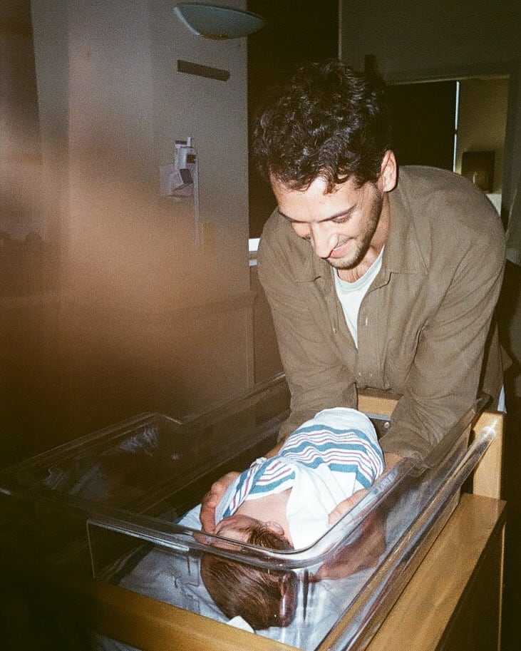 Las fotografías reflejaron la intimidad de los primeros momentos de la familia (Foto: Instagram @hernanreg / @samtrottierr)