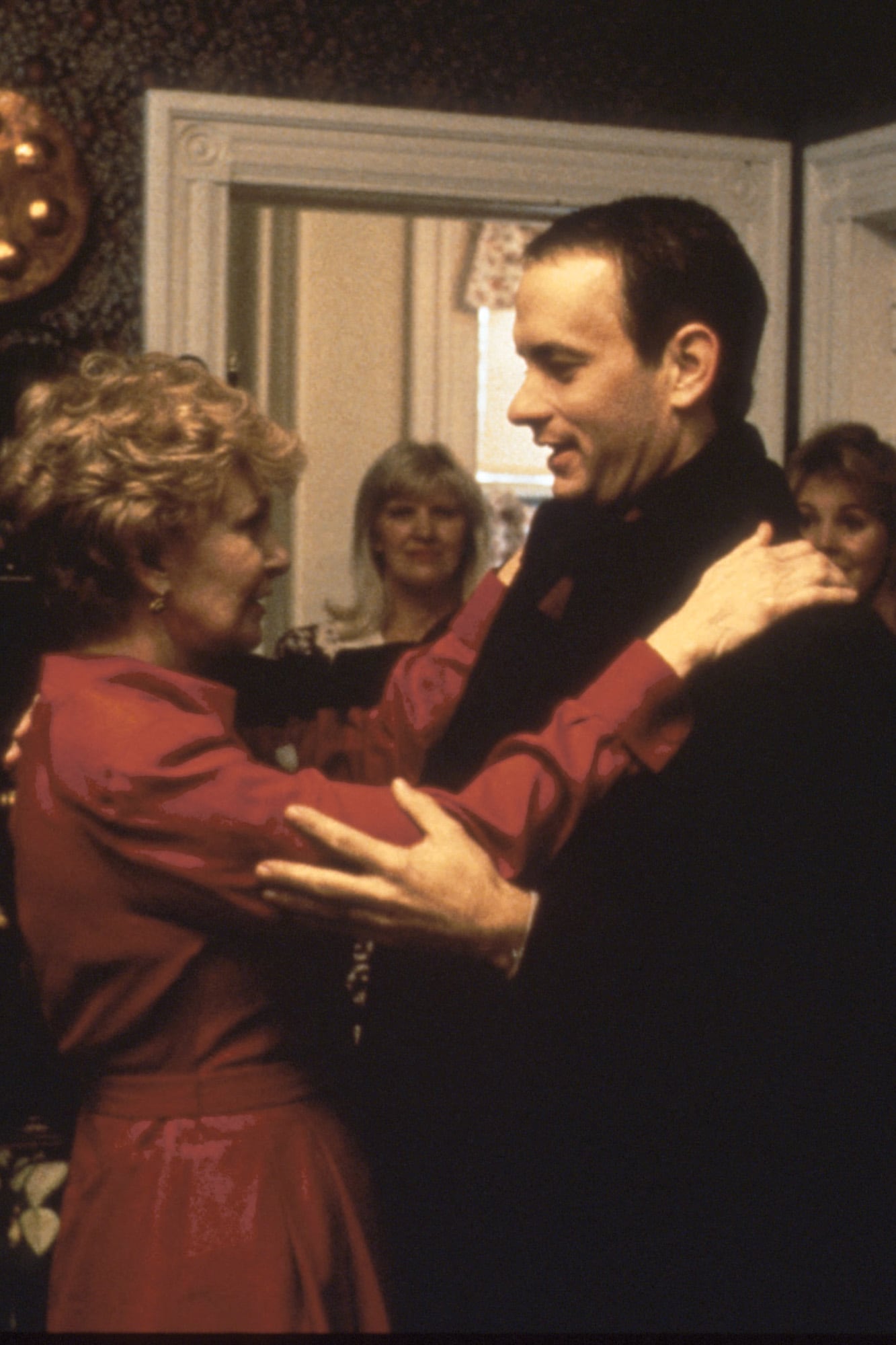 Junto a Tom Hanks en la película Filadelfia (1993), donde interpretó a su madre. Fue su despedida de la gran pantalla