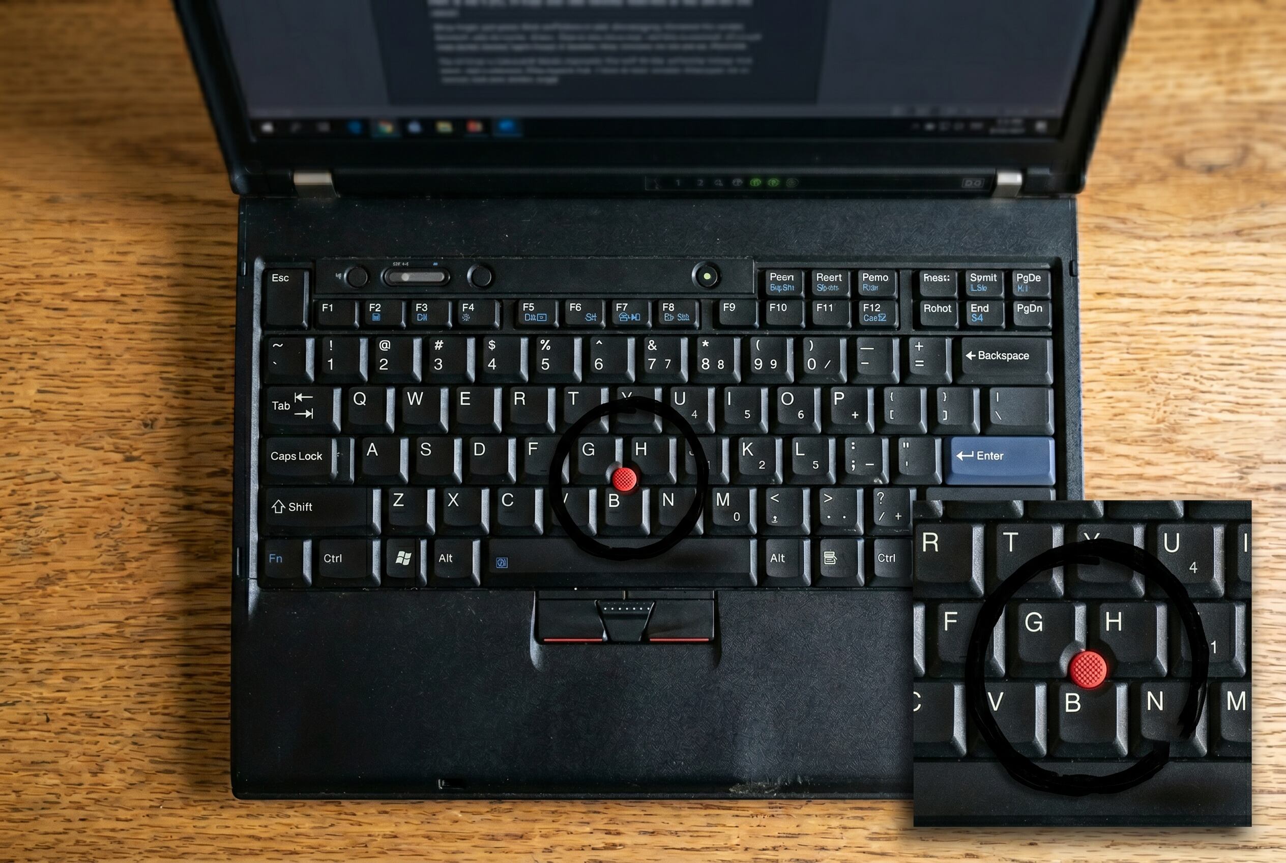El botón rojo entre la G, la H y la B: la historia del teclado que cambió las laptops, pero que está a punto de morir