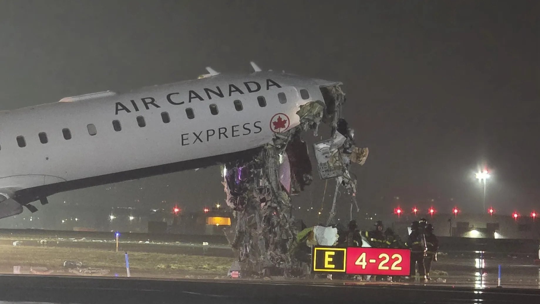 Avión De Air Canada Chocó Contra Camión De Bomberos En Nueva York