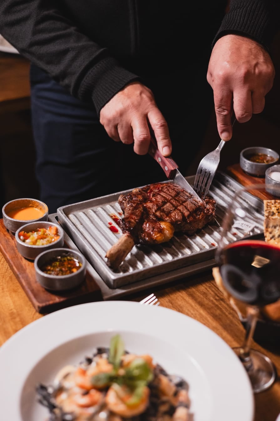Revire Brasas Bravas sirve muy buena carne.