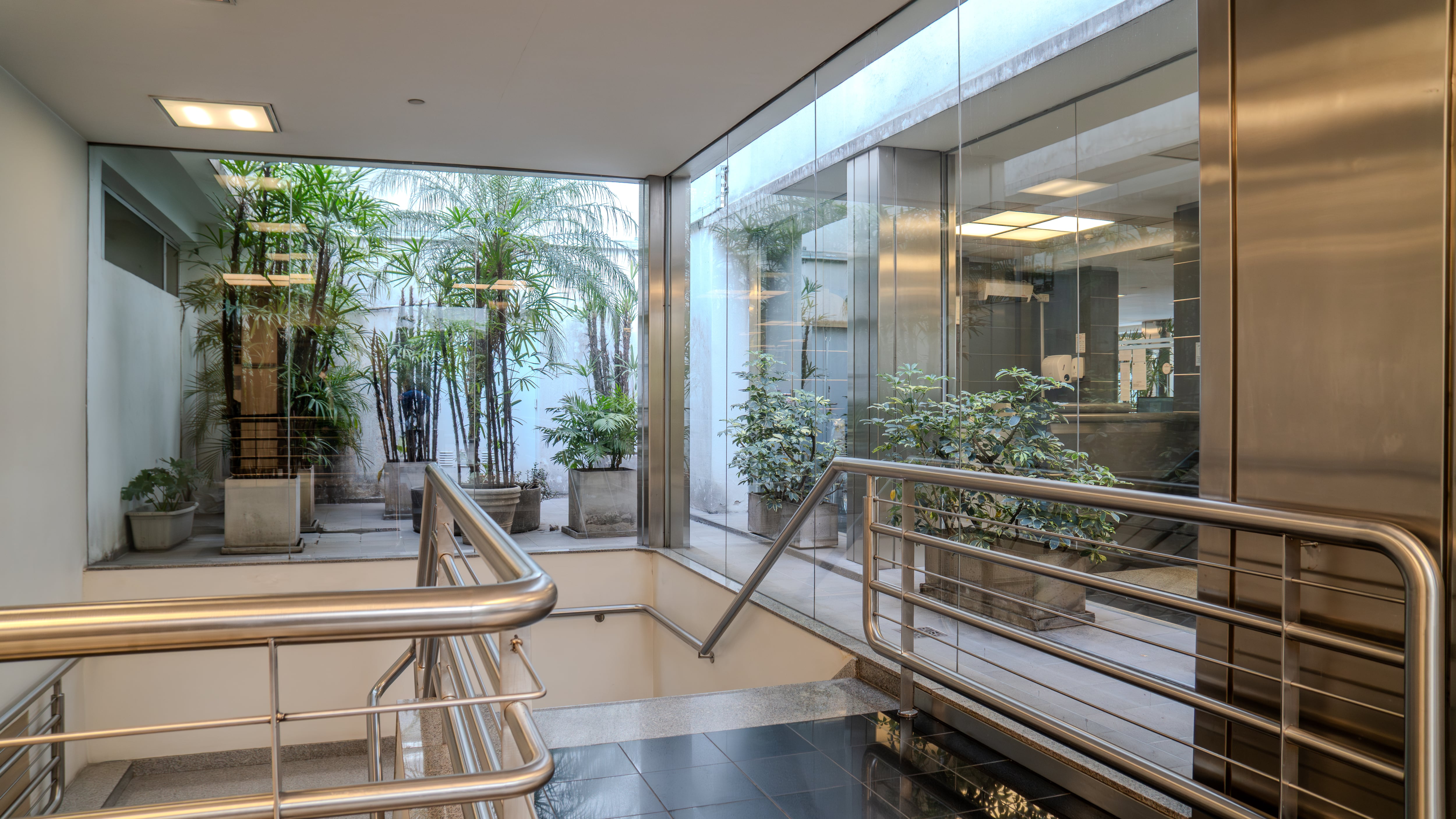 Por dentro, el sanatorio es moderno y tiene mucha luz natural