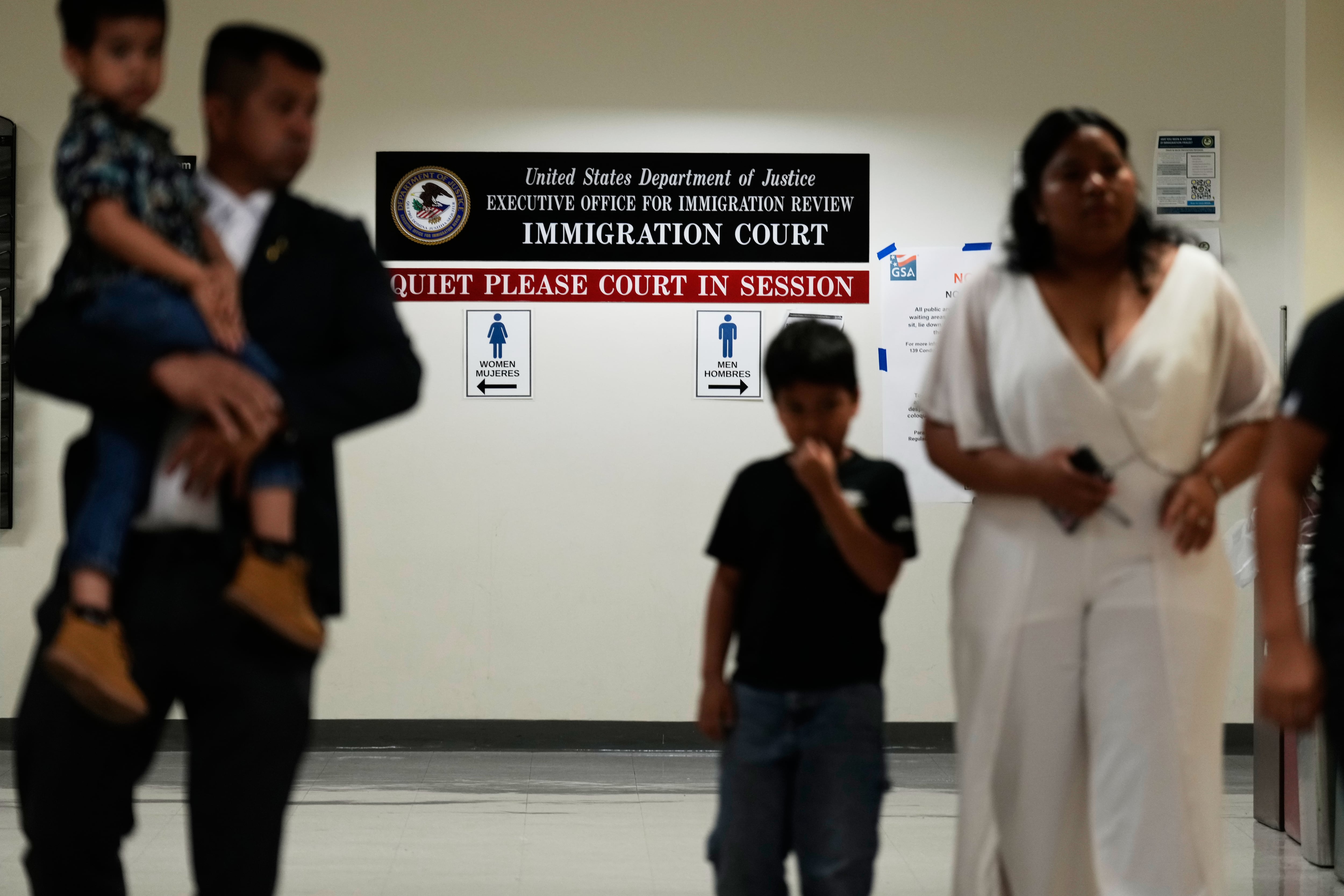 Se suspende la financiación a ONGs de servicios legales que ayudaban a inmigrantes indocumentados en sus trámites migratorios