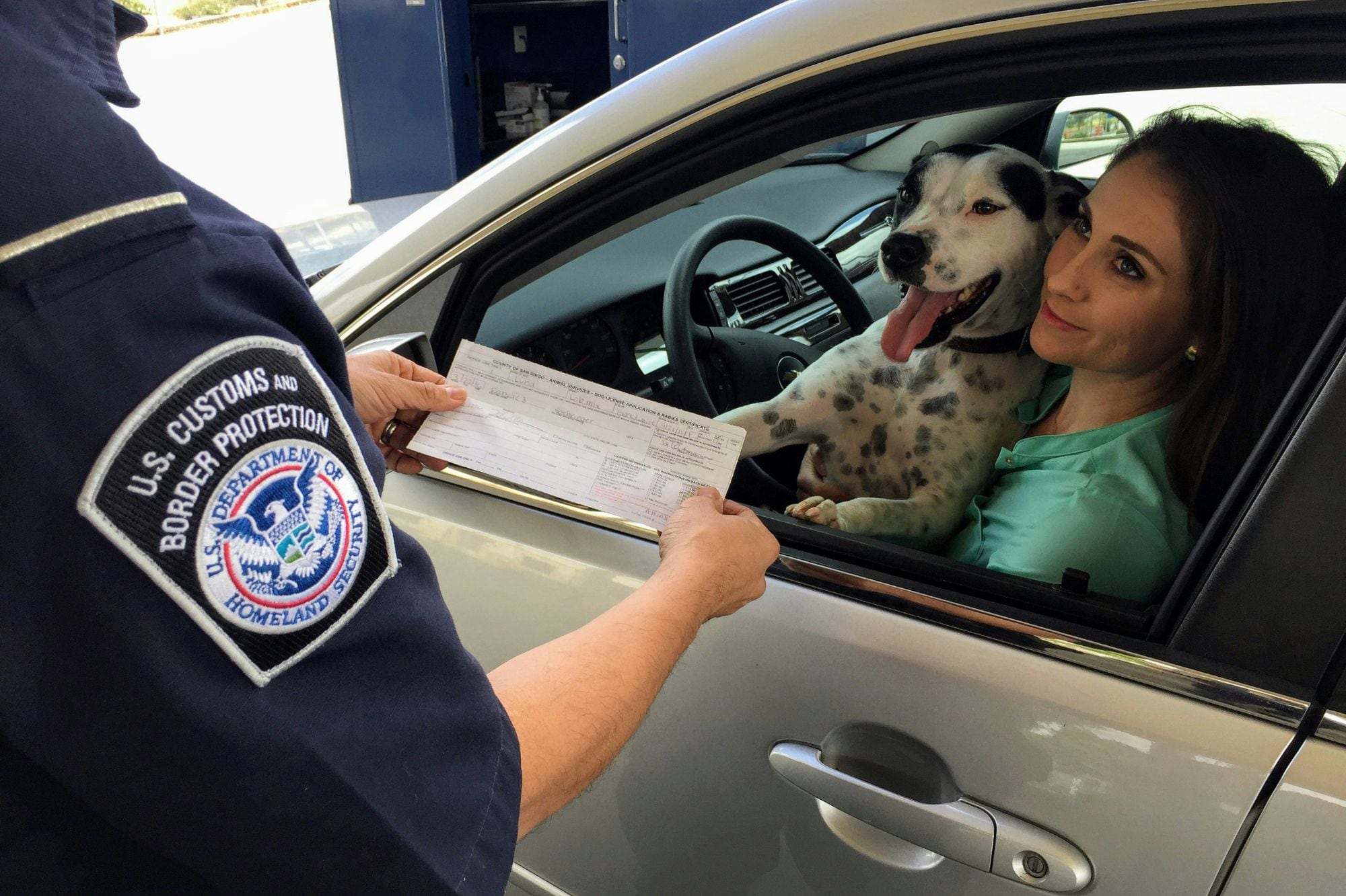 De California a México: cuáles son los costos y trámites para los migrantes que desean volver con un bono incluido