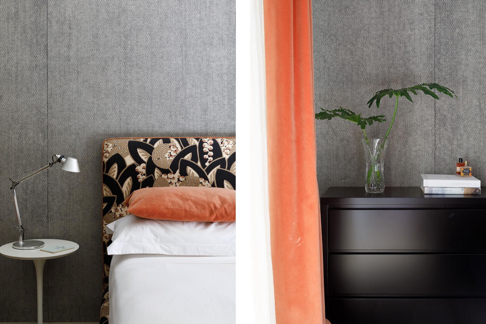 Cortinas de terciopelo y almohadón en color durazno