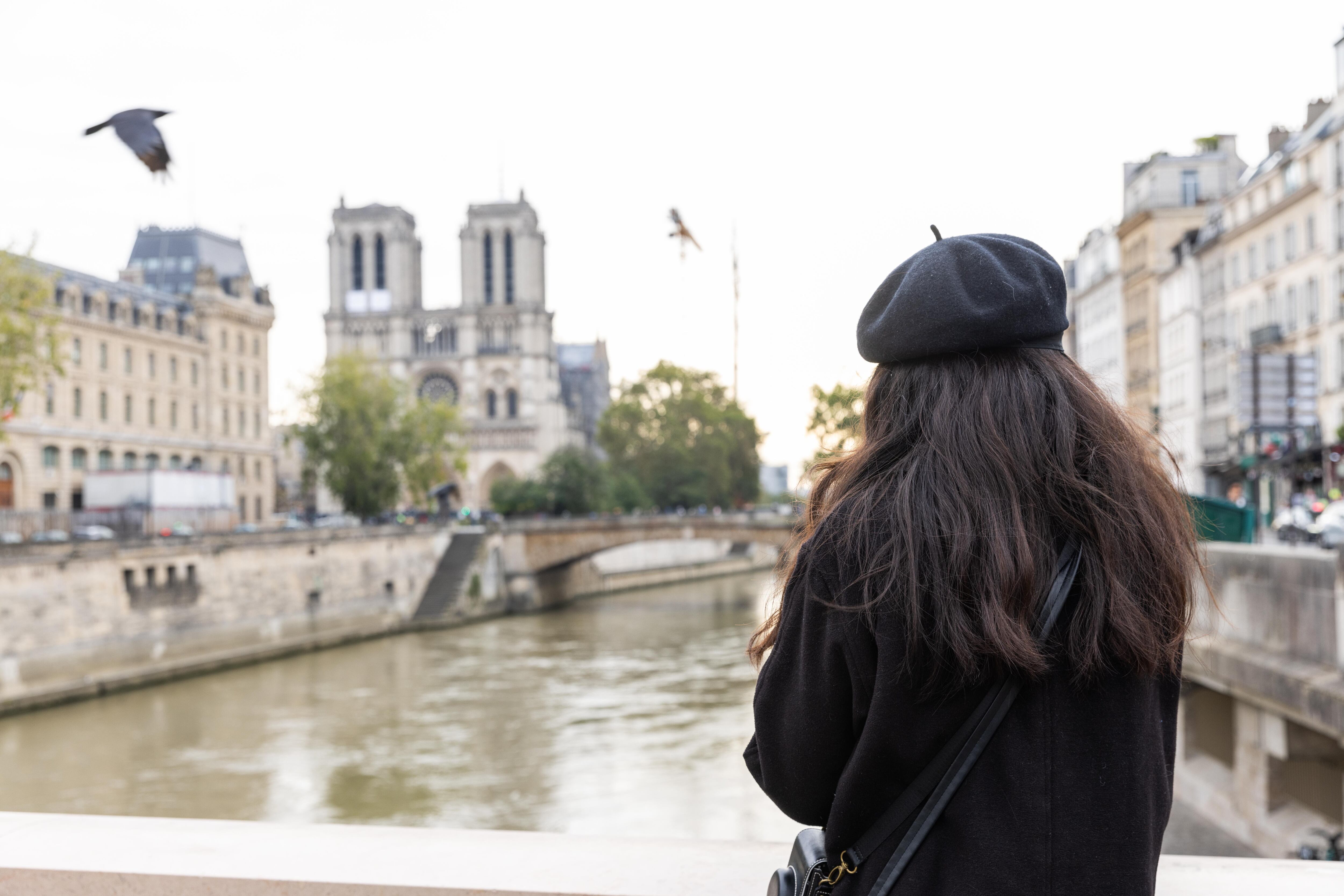 Notre Dame se reconstruyó para volver a recibir visitantes.