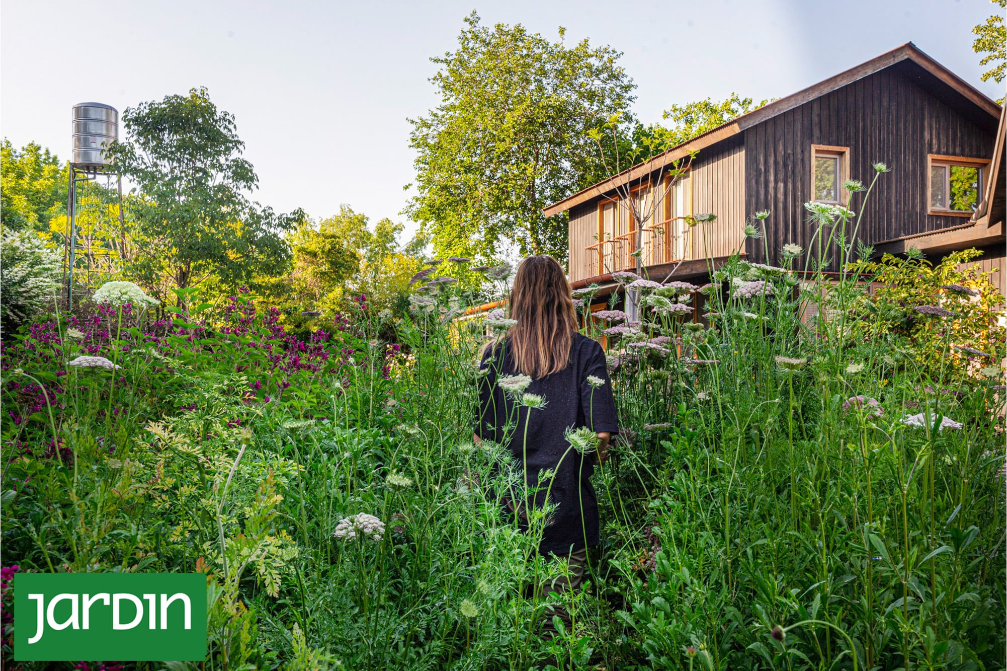 El secreto del jardín natural: Por qué los paisajistas diseñan para que parezca espontáneo