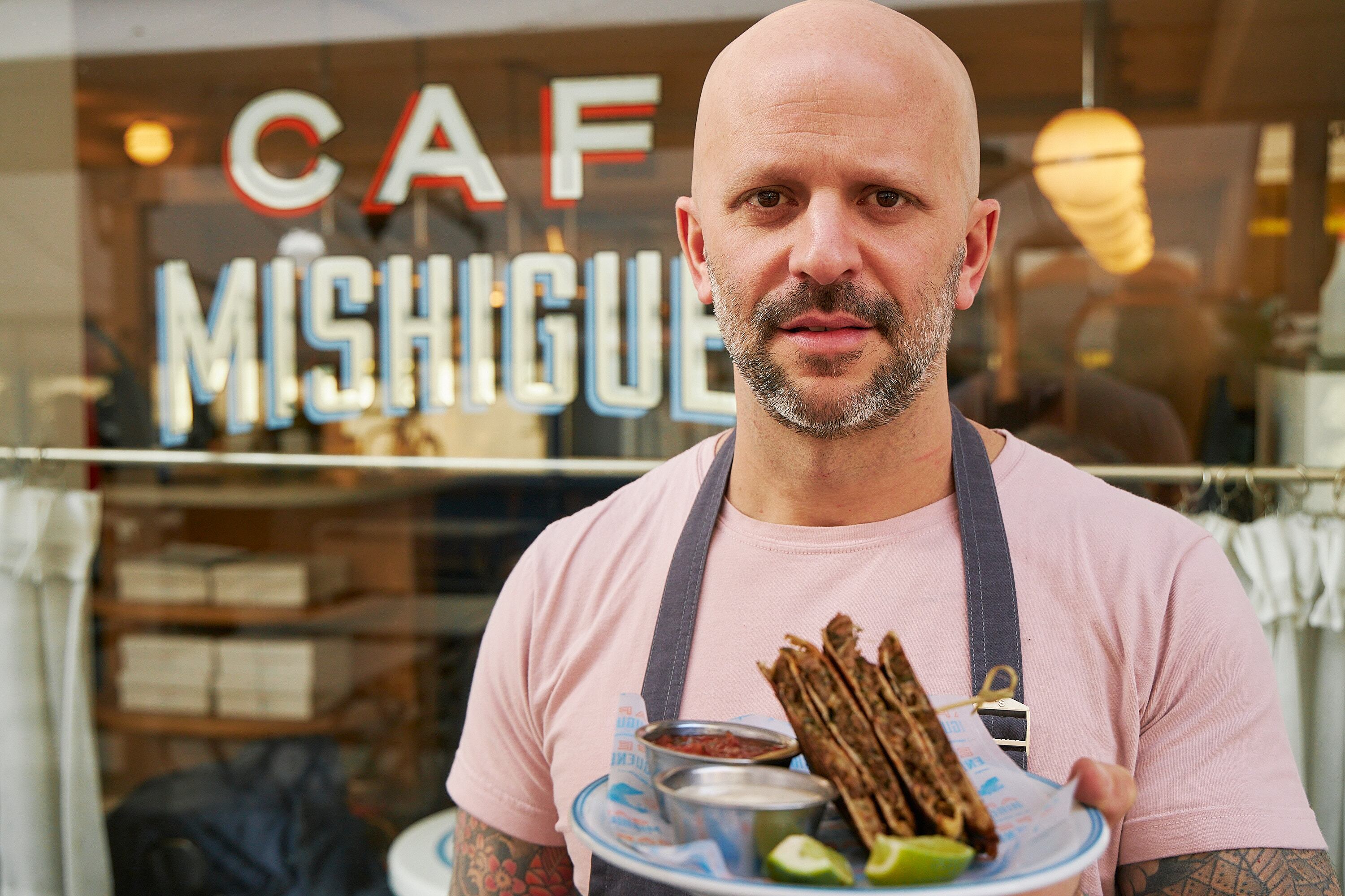 El chef Tomás Kalika y el momento de festejar 10 años de Mishiguene, también con premios
