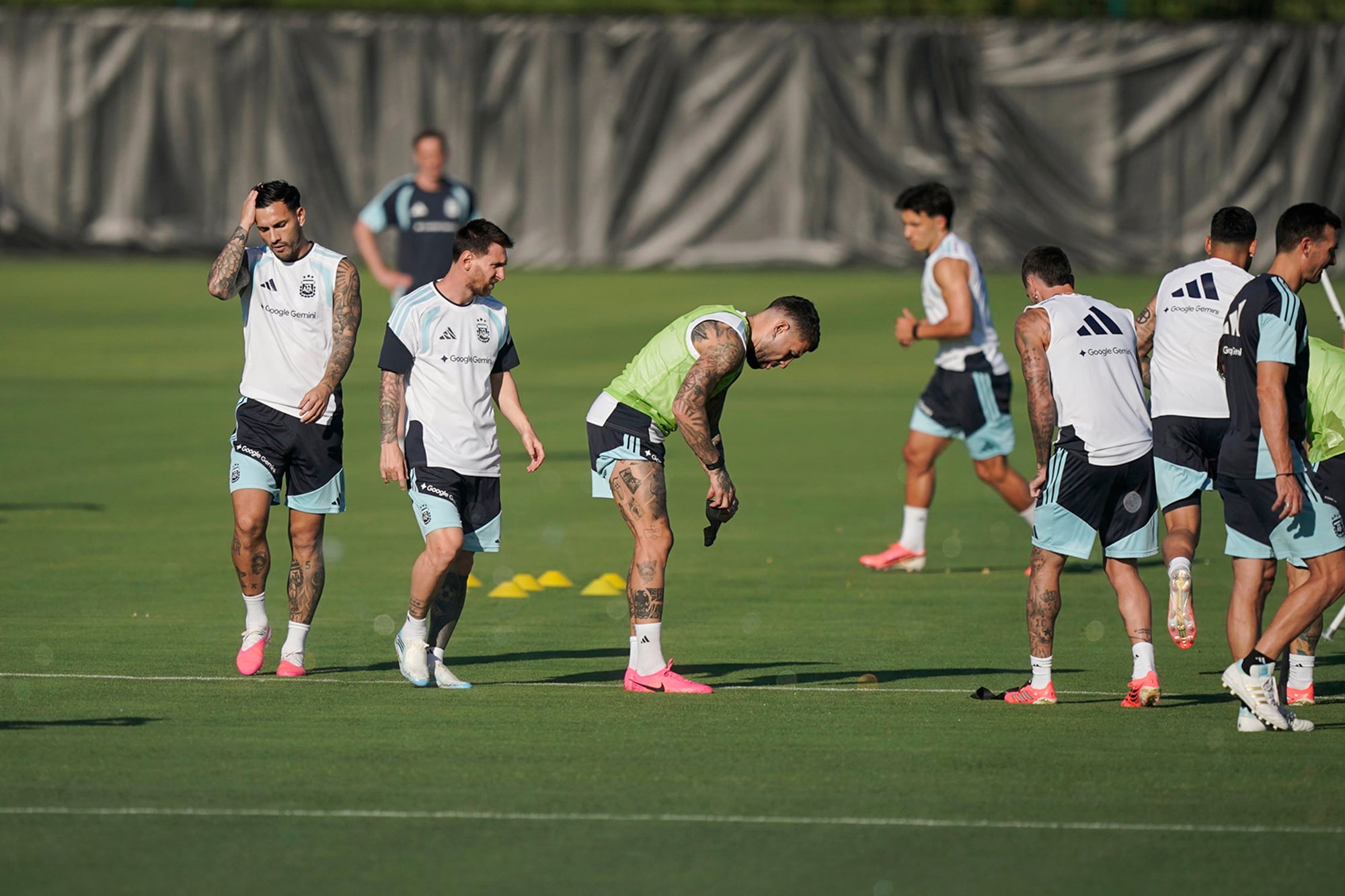 Rodeada de lonas que buscan preservar la intimidad, la selección se entrena en el Compass Minerals National Performance Center, el lujoso complejo de Sporting Kansas City
