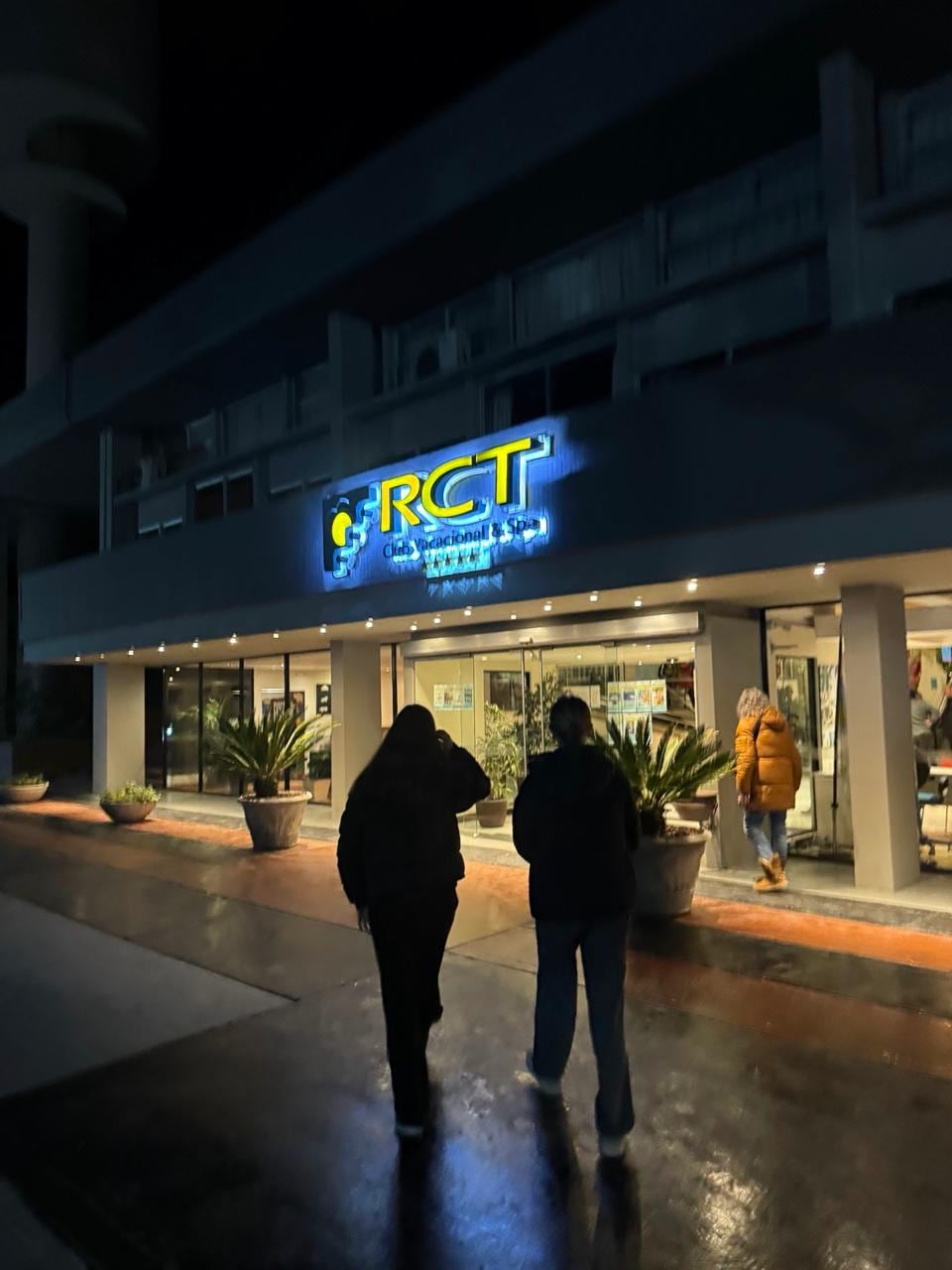 Entrada al lobby del complejo RCT