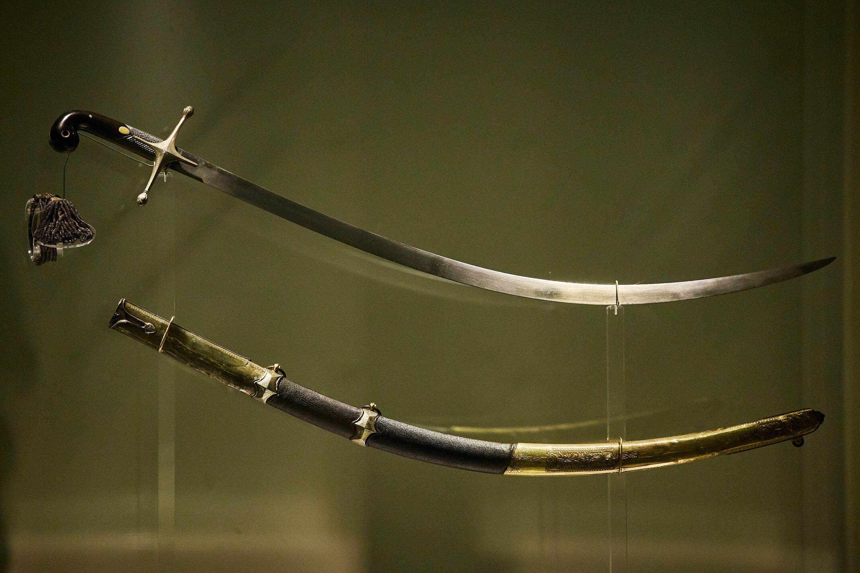 Sable del General Jose de San Martín.
En 1812 San Martin llegó al Río de la Plata portando este sable corvo de caballería que compró en Londres.
Fue el arma modelo del regimiento de granaderos a caballo que él creó.
El Libertador utilizó el sable en las campañas de Chile y Perú.