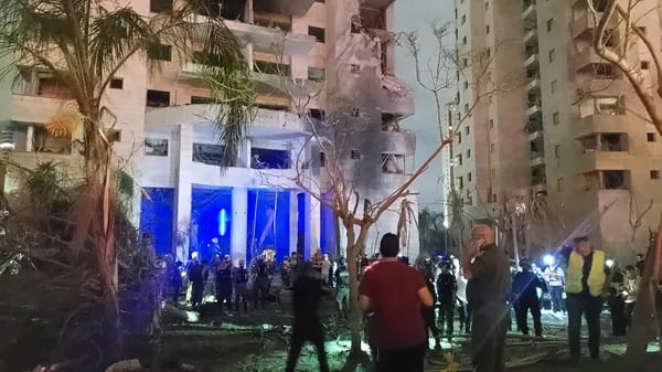 Una de las zonas donde se produjo la caída de misiles lanzados desde Irán hacia Israel