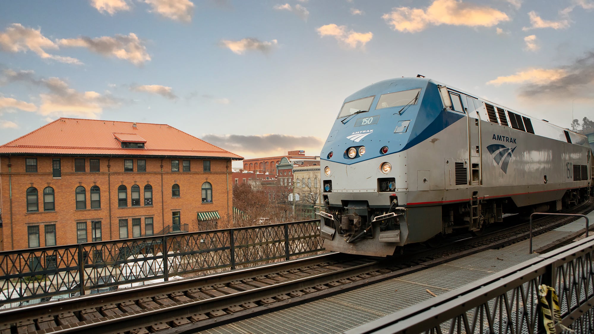 Las rutas más populares para recorrer EE.UU. en el Amtrak en medio de la montaña
