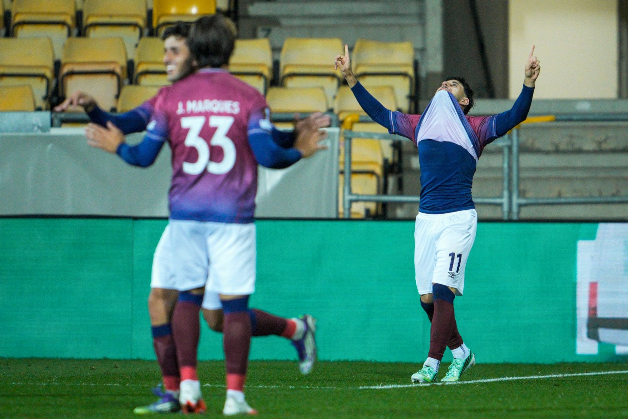 EL festejo de Manuel Pozo Guerrero, tras marcar el segundo gol de la noche en Noruega