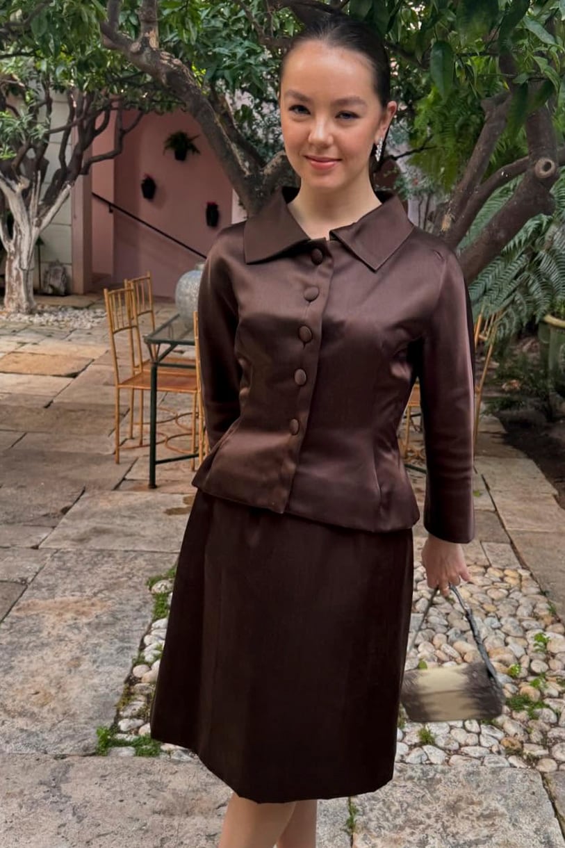En 2024, Alex recuperó el conjunto para el Día Nacional de Mónaco de 2024, celebrado en la Catedral de Nuestra Señora Inmaculada. Aunque no está confirmado, todo apunta a que se trataría de un diseño de Dior, maison muy ligada a las mujeres Grimaldi desde siempre