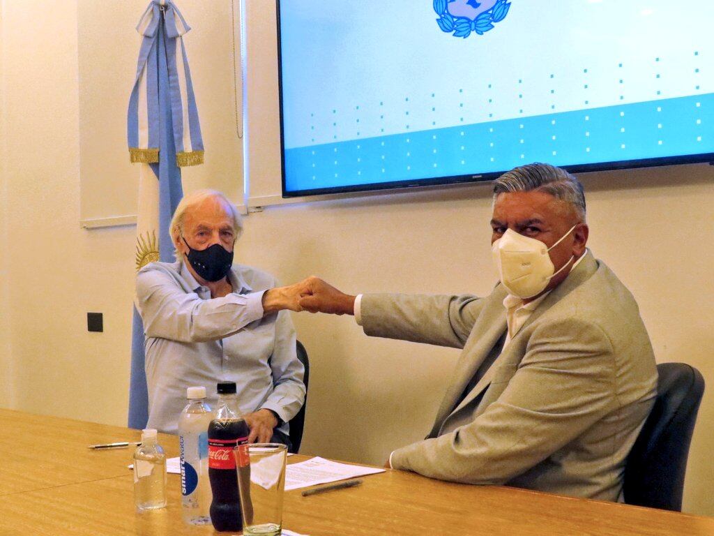 En tiempos de Covid, César Luis Menotti y la foto con Claudio Tapia, señal de la renovación de su vínculo con la AFA por un año: seguiría siendo el Director General de Selecciones Nacionales