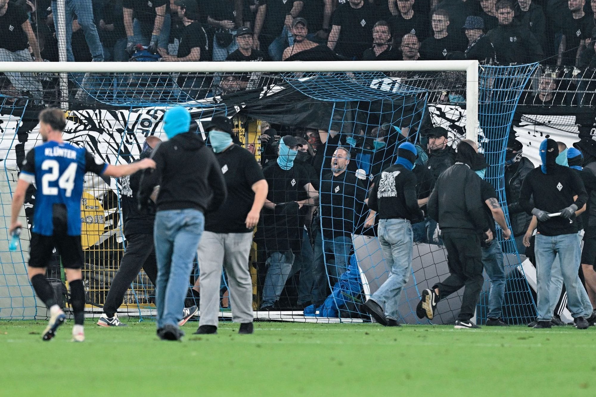 Los incidentes hicieron que el juego se interrumpiera por más de media hora