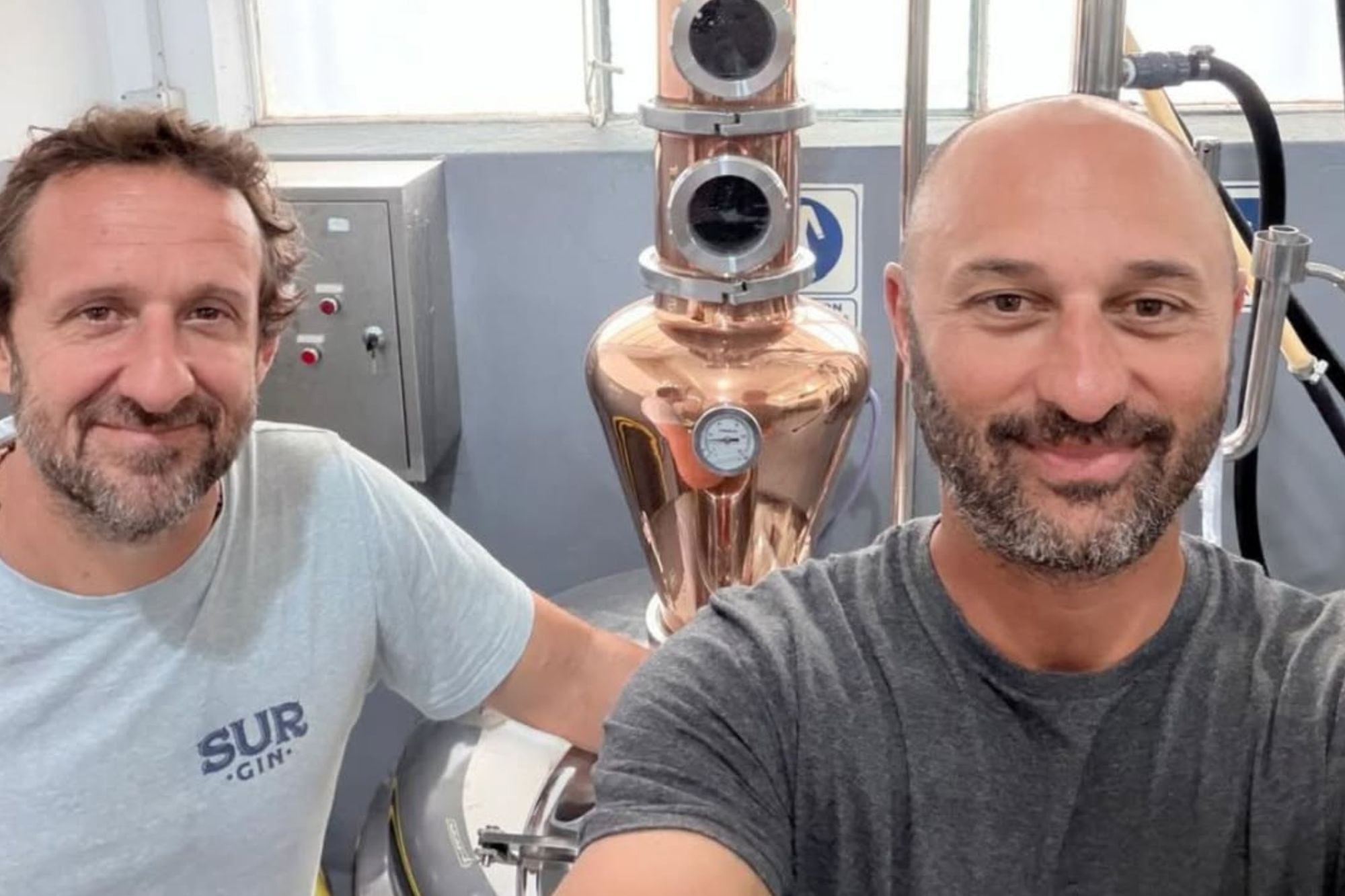 Franco D’Angelo y Ezequiel “el Negro” Pizzorno, los creadores de Sur Gin (Foto: Instagram @surginok)