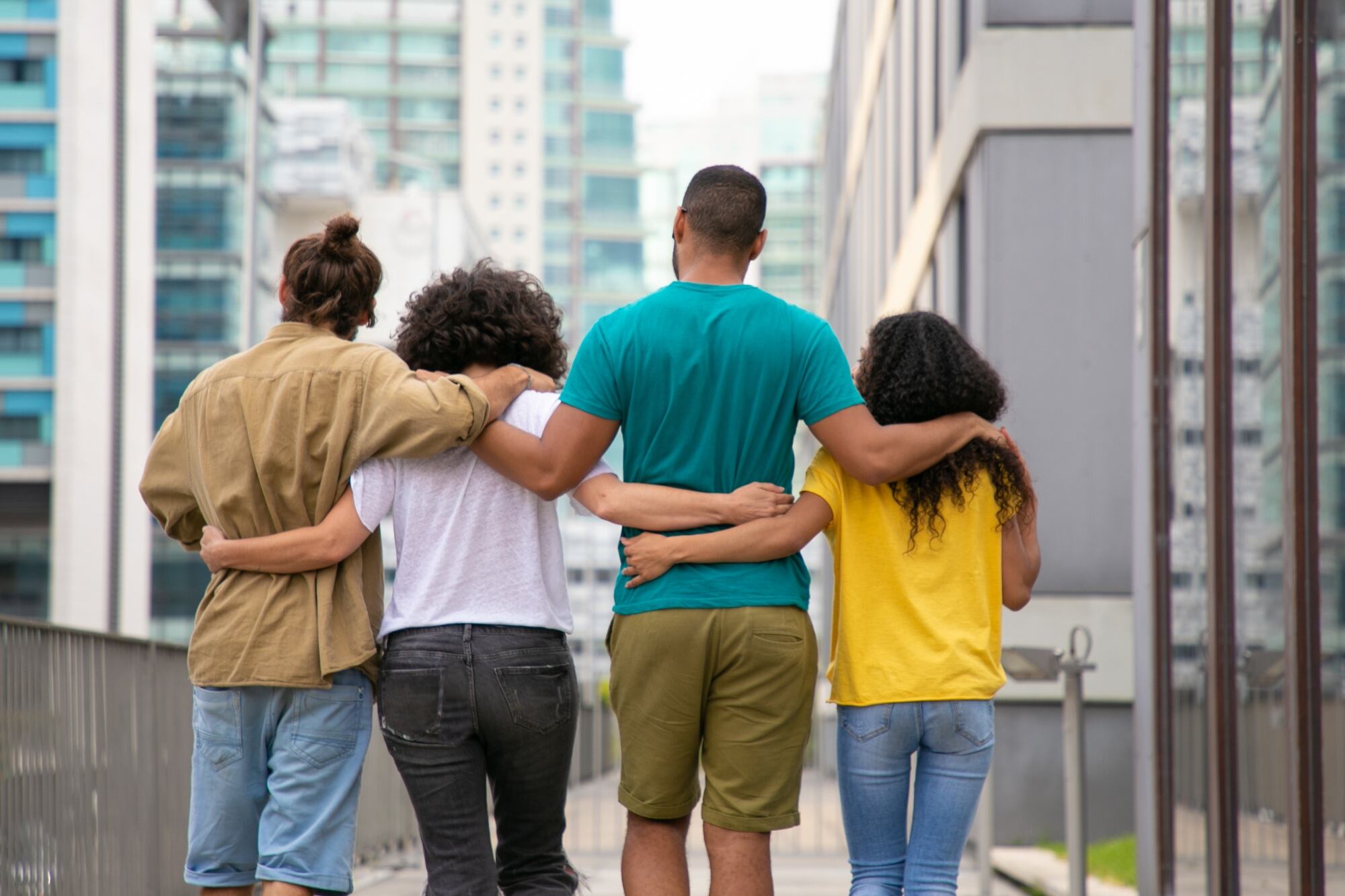 Los requisitos de elegibilidad pueden variar según la categoría de inmigrante bajo la que presente la solicitud para la green card